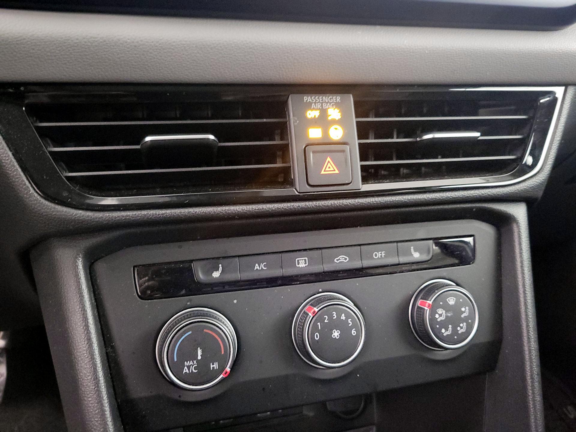 Thumbnail: 2022 Volkswagen Taos - 16