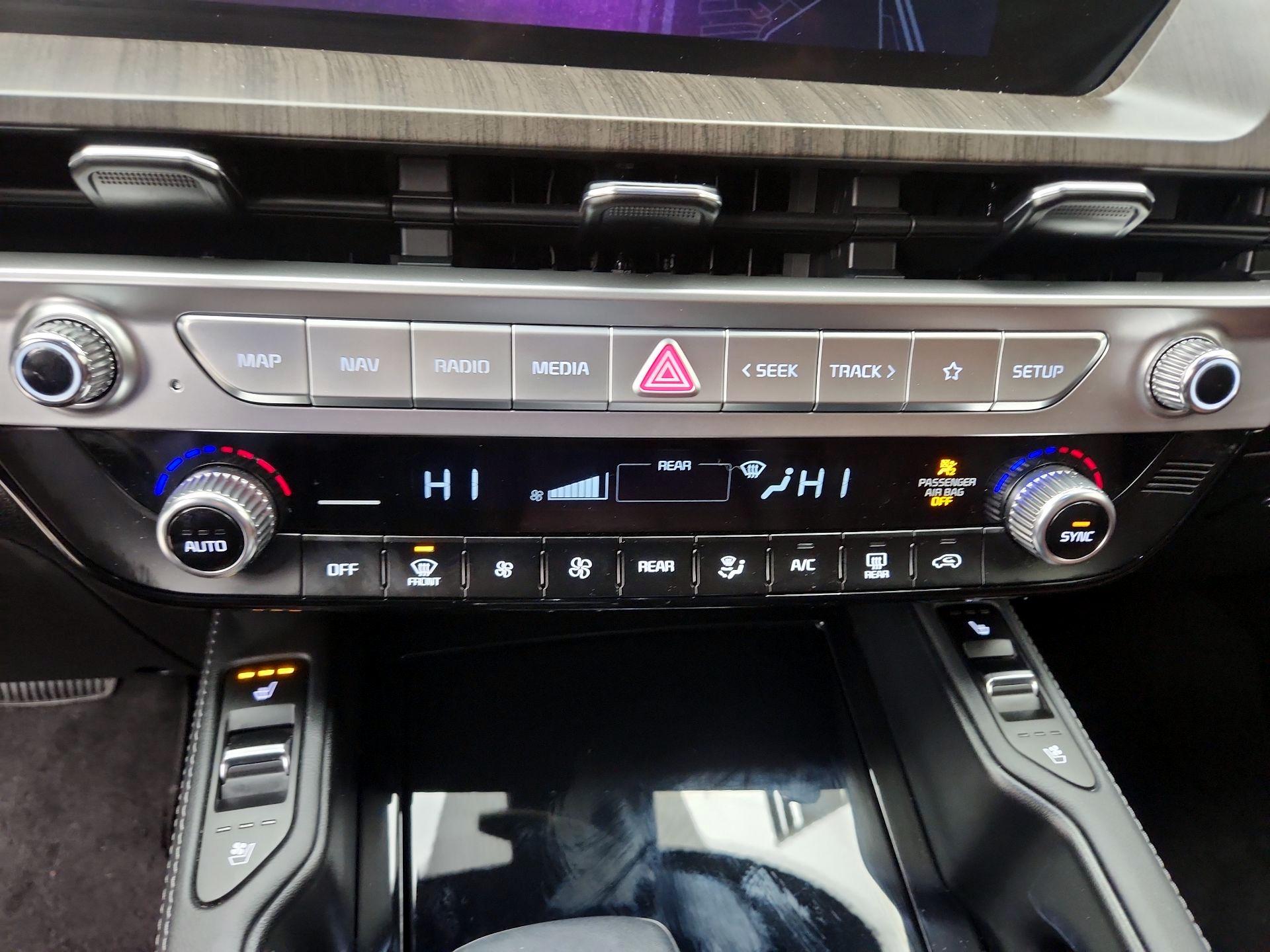 Thumbnail: 2023 Kia Telluride - 17