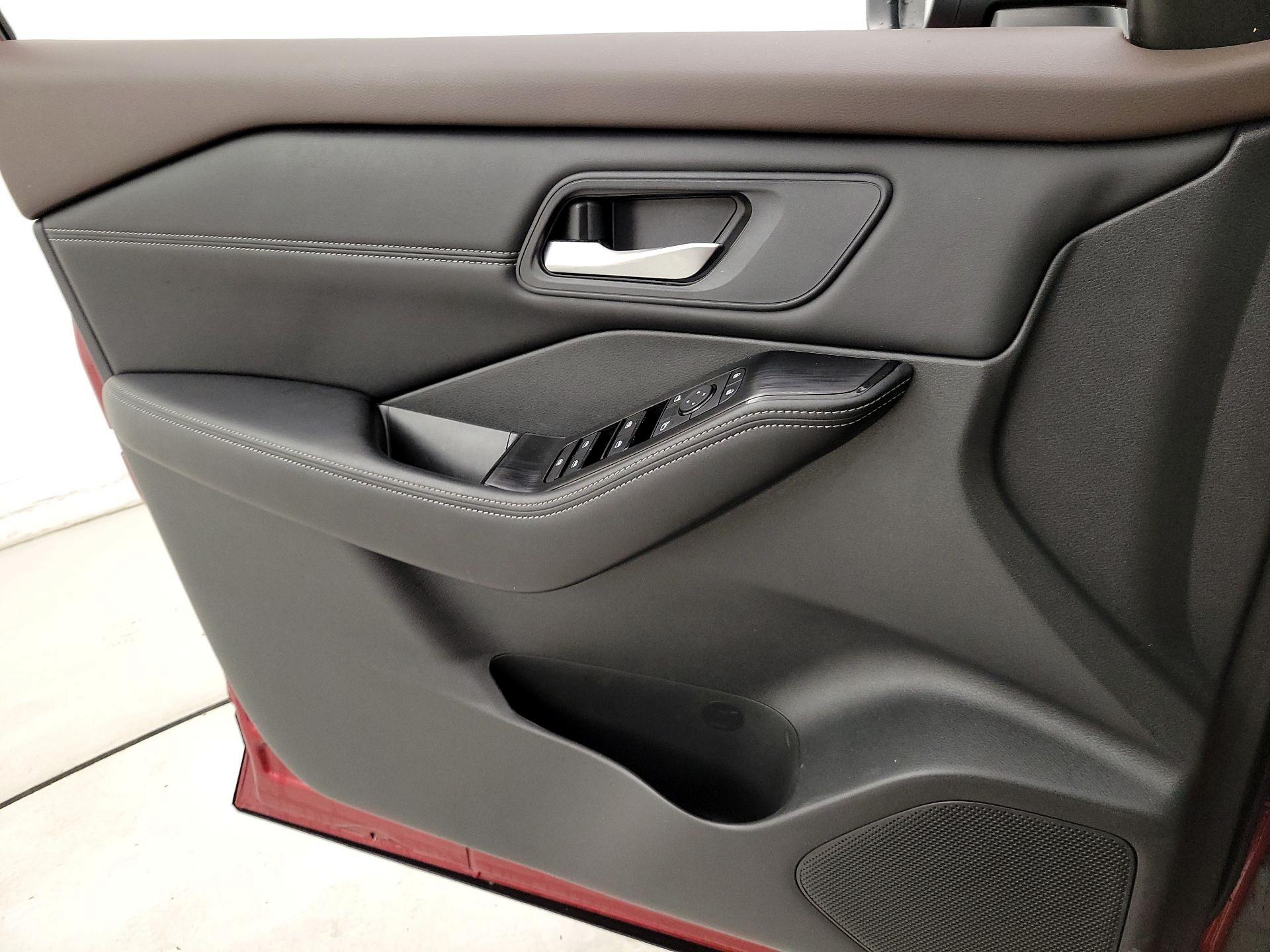 Thumbnail: 2022 Nissan Rogue - 12