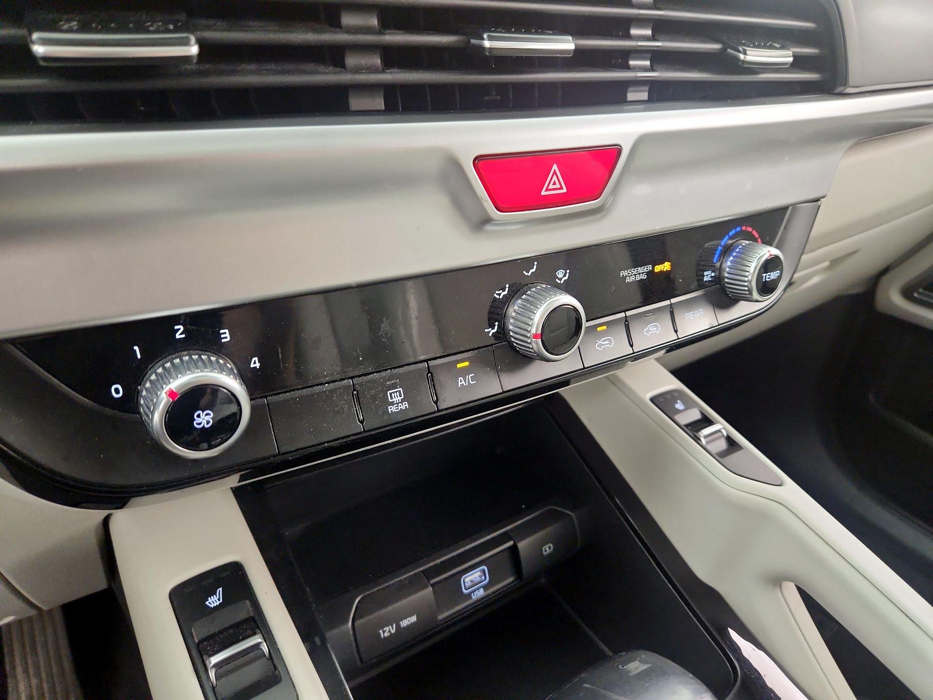 Thumbnail: 2021 Kia Telluride - 16