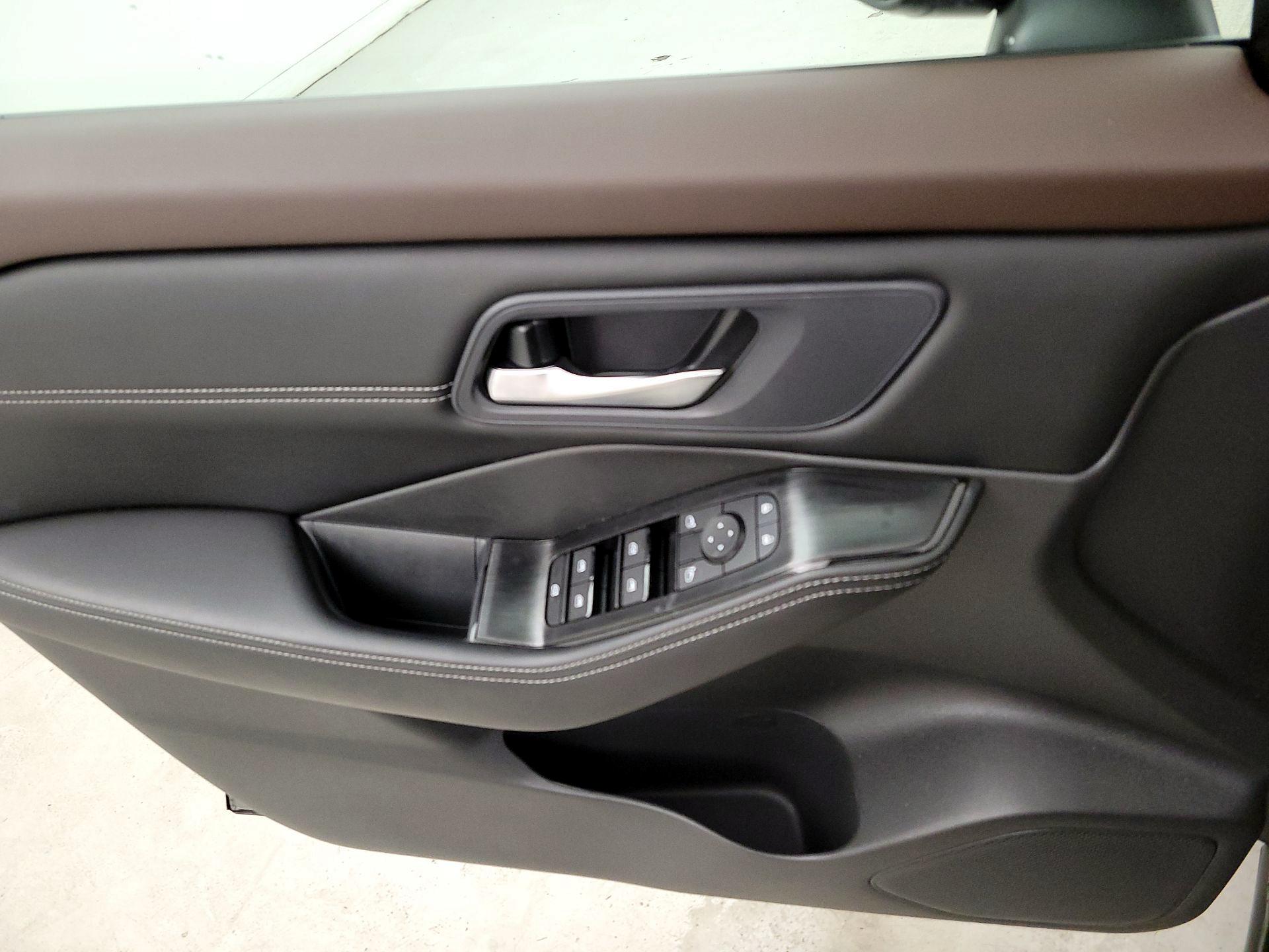 Thumbnail: 2023 Nissan Rogue - 12