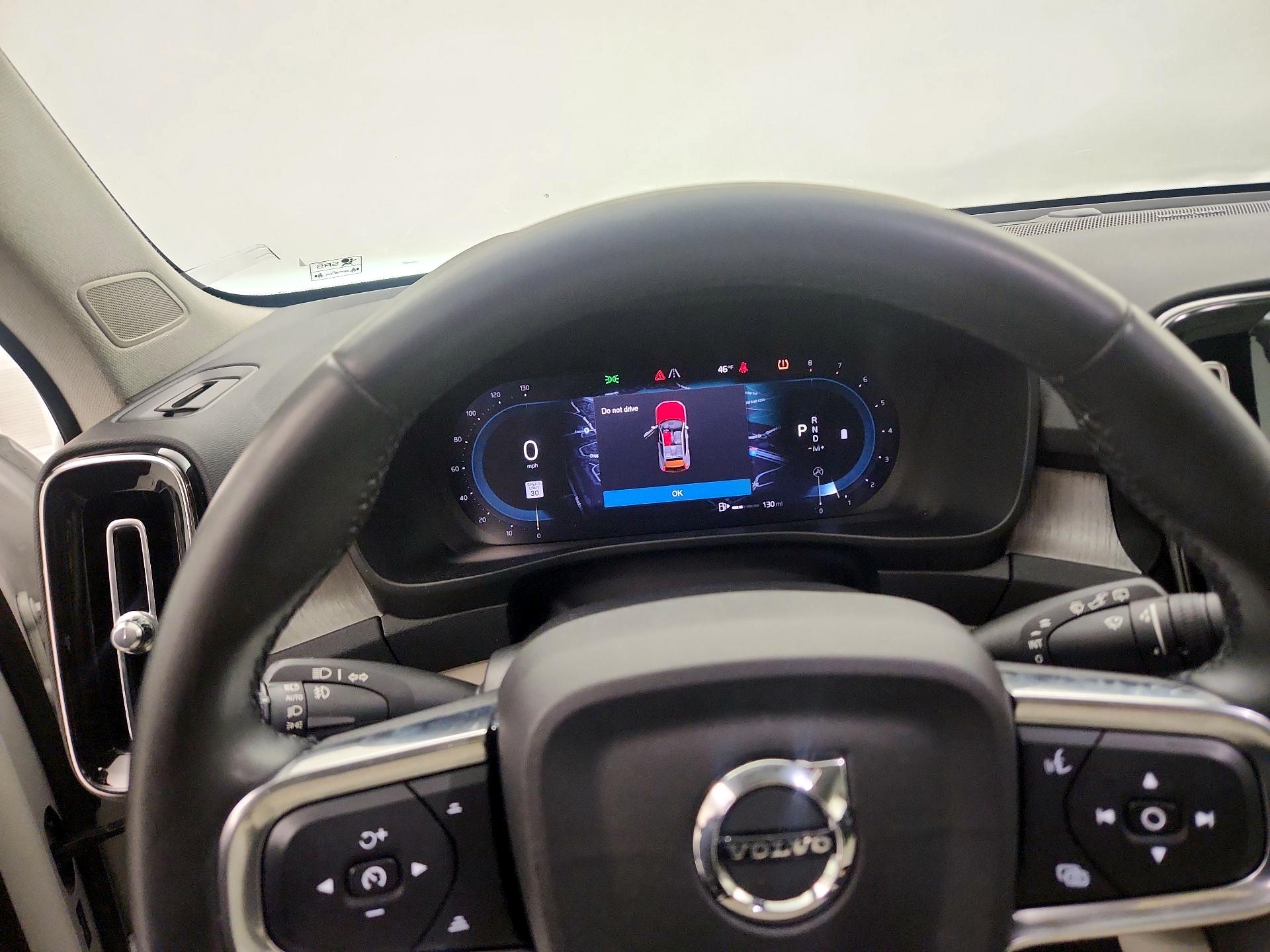 Thumbnail: 2023 Volvo XC40 - 10