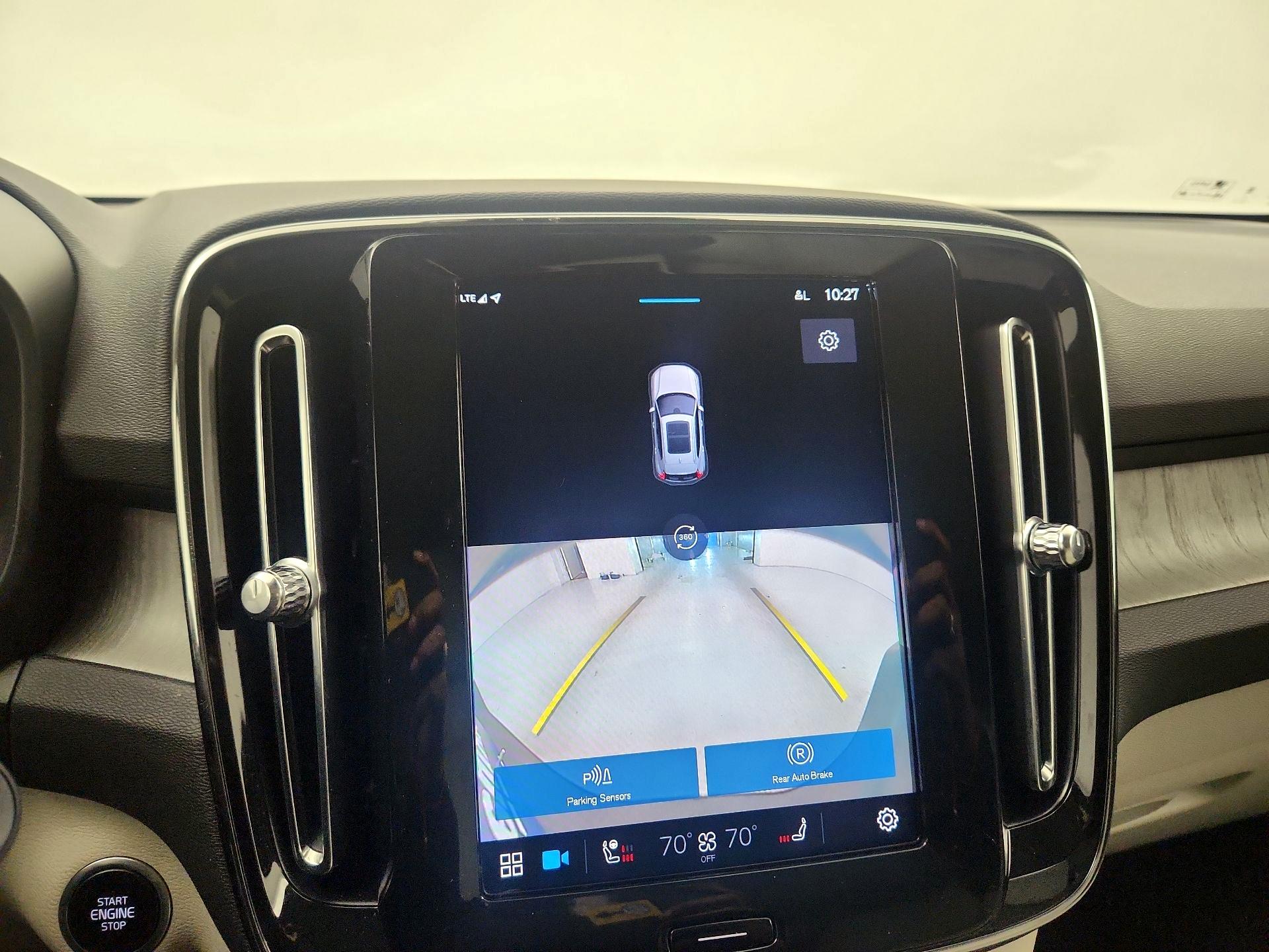 Thumbnail: 2023 Volvo XC40 - 14