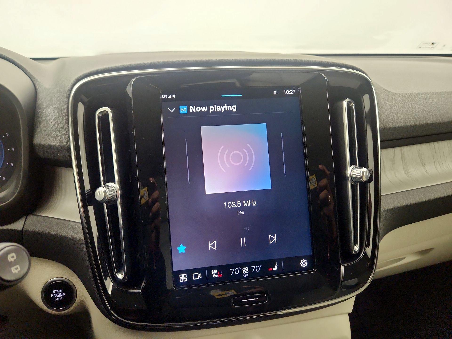 Thumbnail: 2023 Volvo XC40 - 15