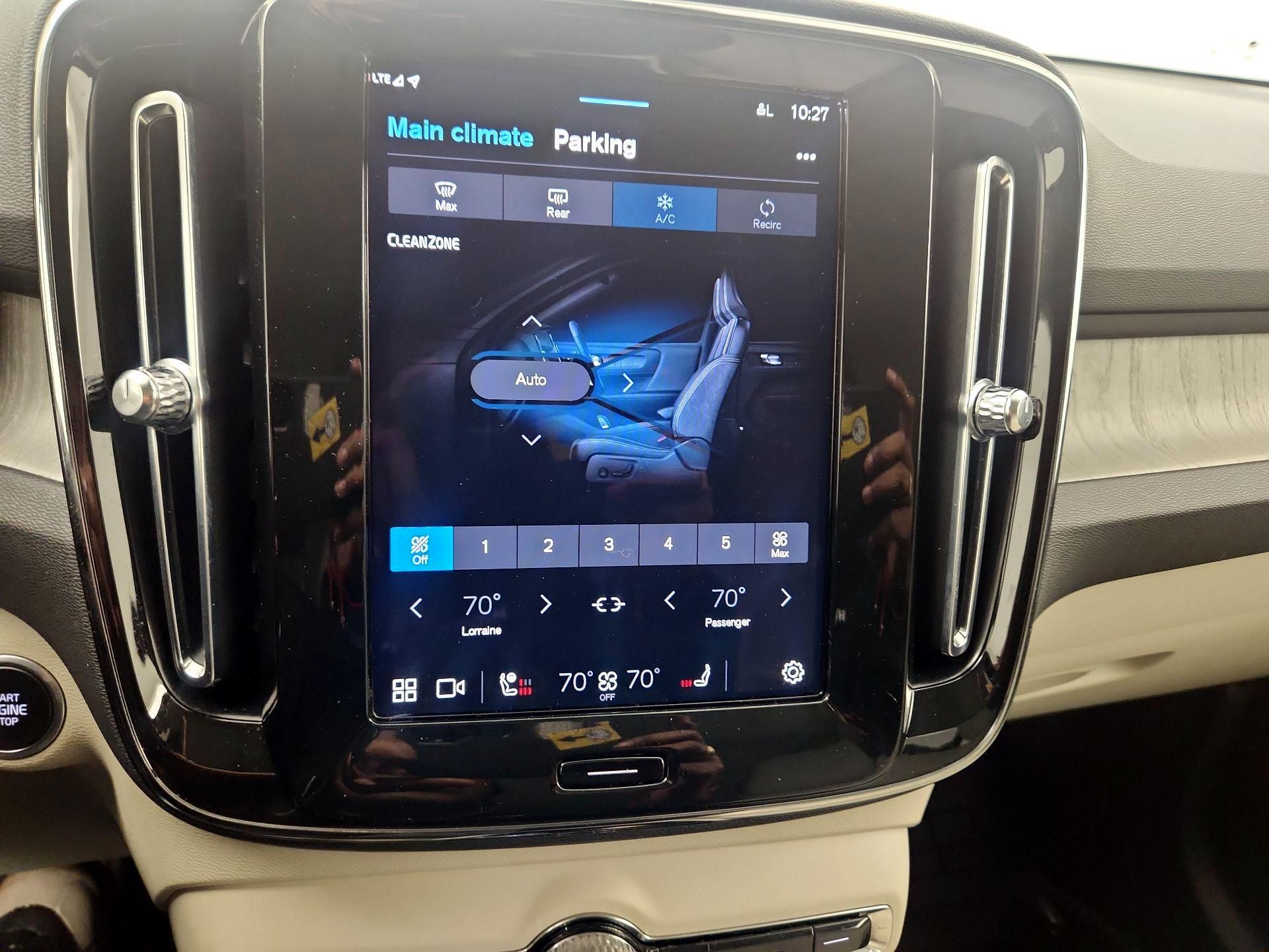 Thumbnail: 2023 Volvo XC40 - 16