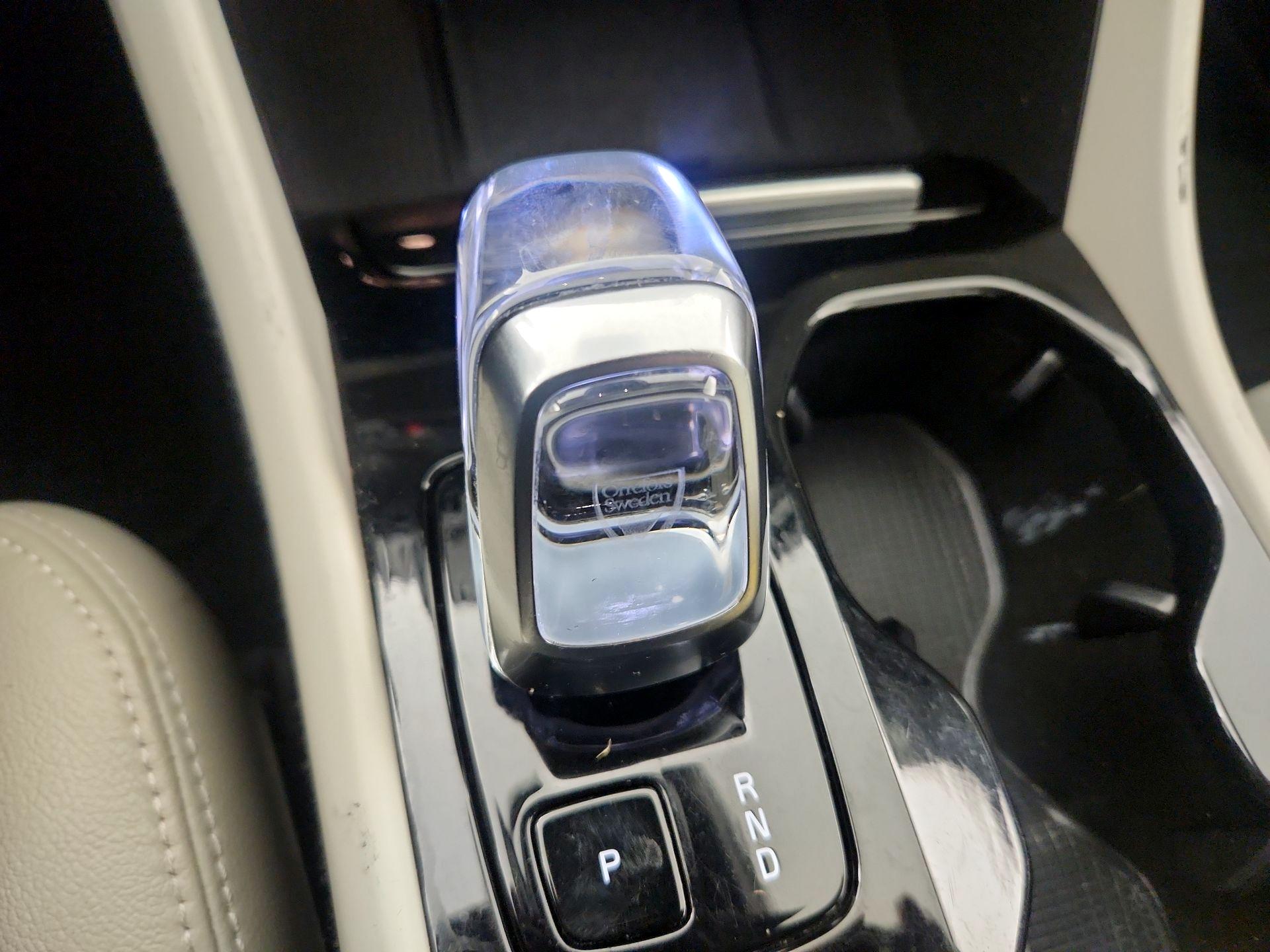 Thumbnail: 2023 Volvo XC40 - 17