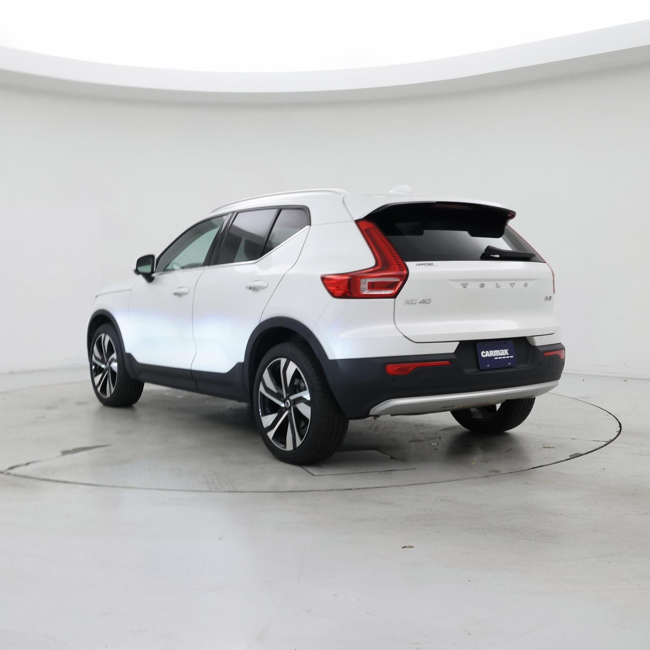 Thumbnail: 2023 Volvo XC40 - 2