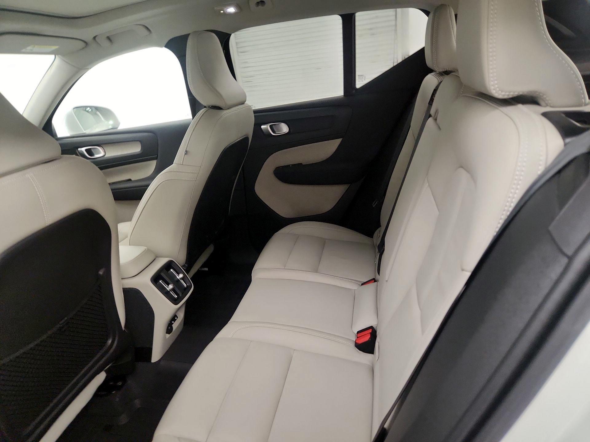 Thumbnail: 2023 Volvo XC40 - 19