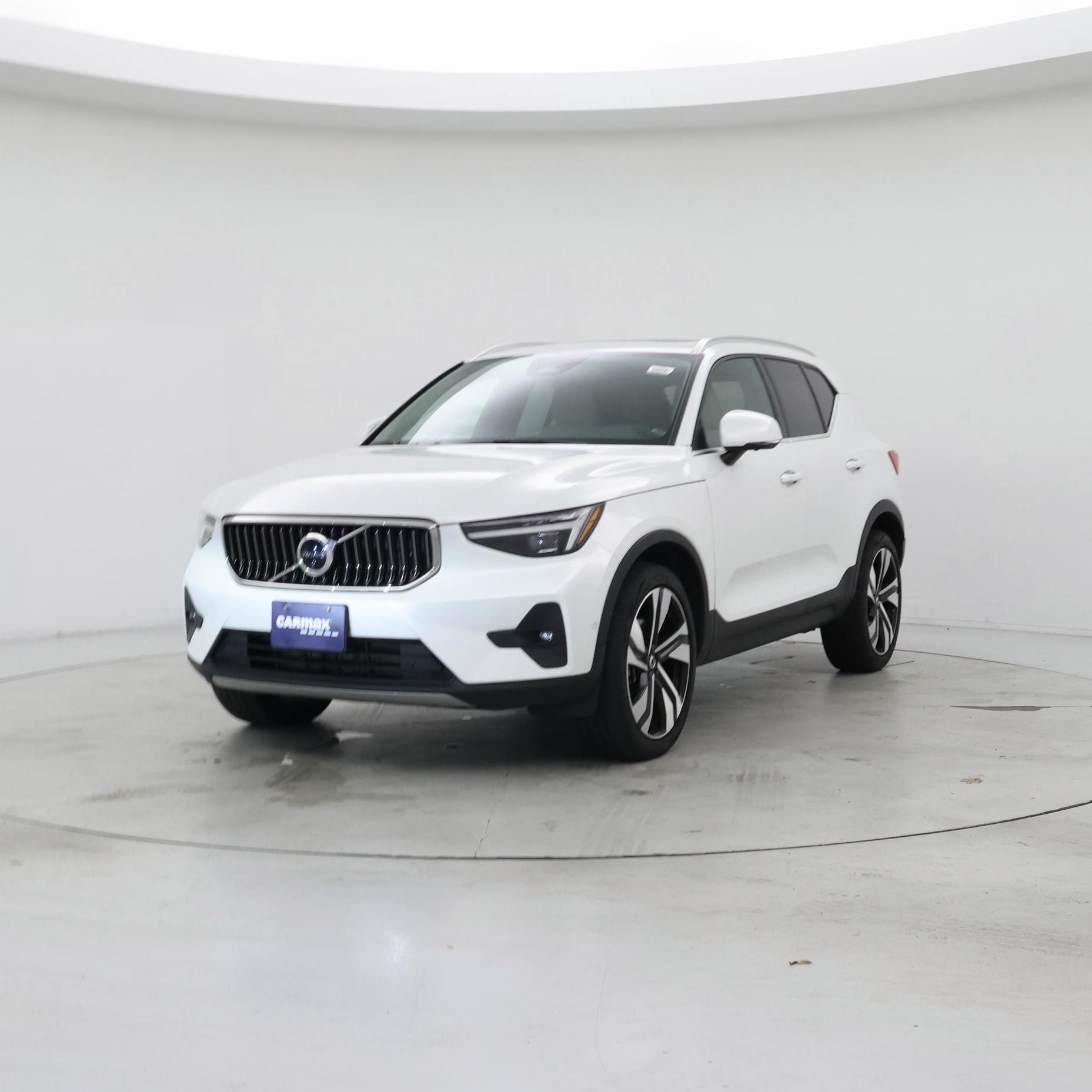 Thumbnail: 2023 Volvo XC40 - 4