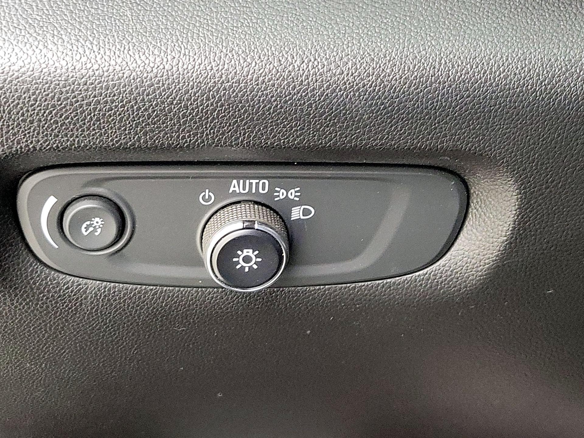 Thumbnail: 2022 Chevrolet Traverse - 13