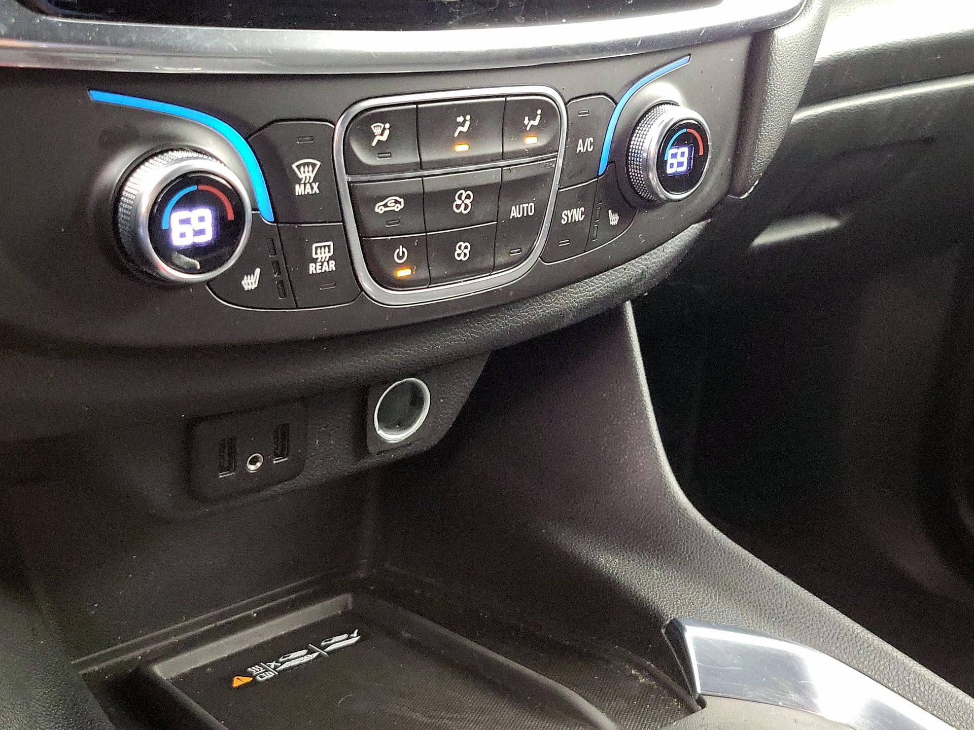 Thumbnail: 2022 Chevrolet Traverse - 16