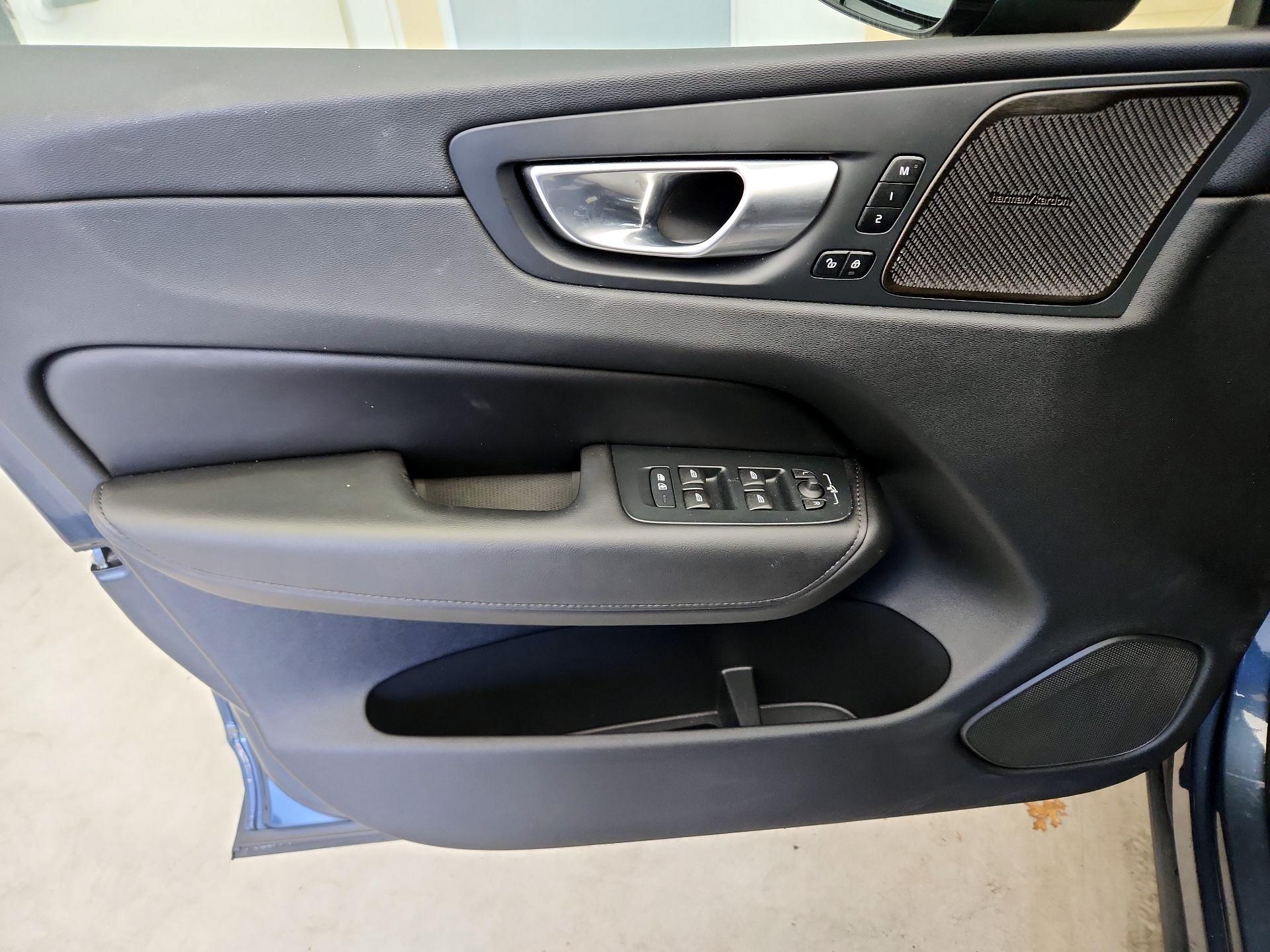 Thumbnail: 2024 Volvo XC60 - 12