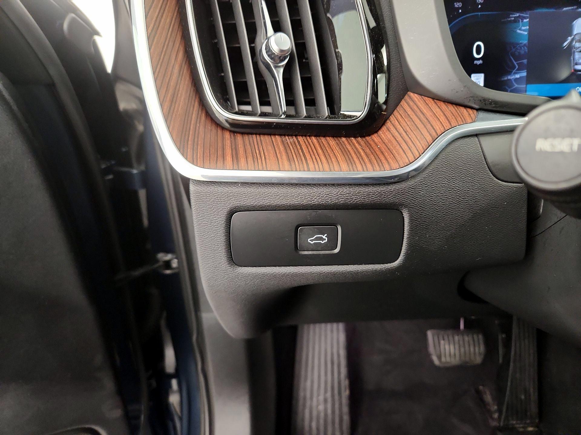 Thumbnail: 2024 Volvo XC60 - 13