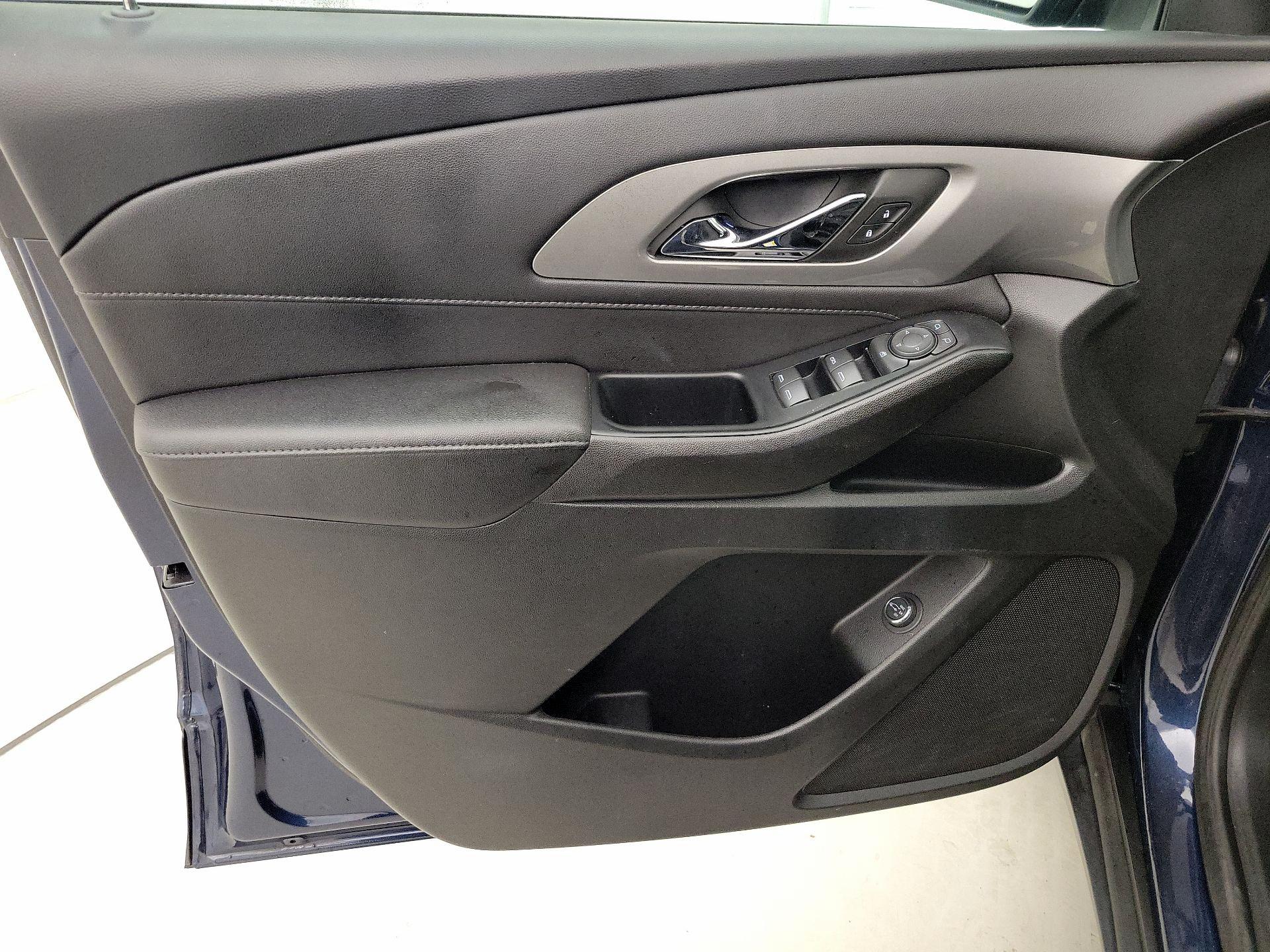 Thumbnail: 2023 Chevrolet Traverse - 12