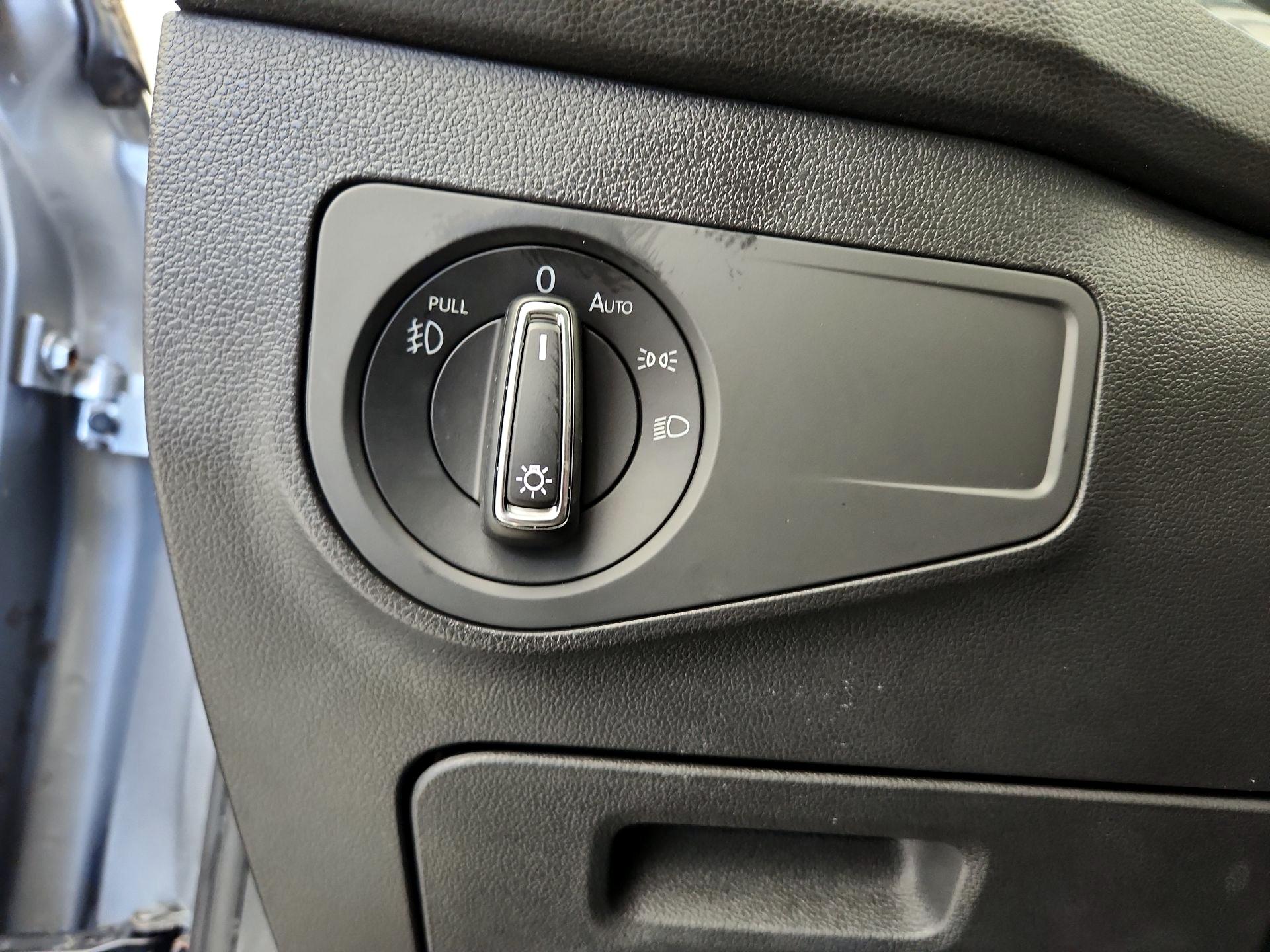 Thumbnail: 2020 Volkswagen Tiguan - 13