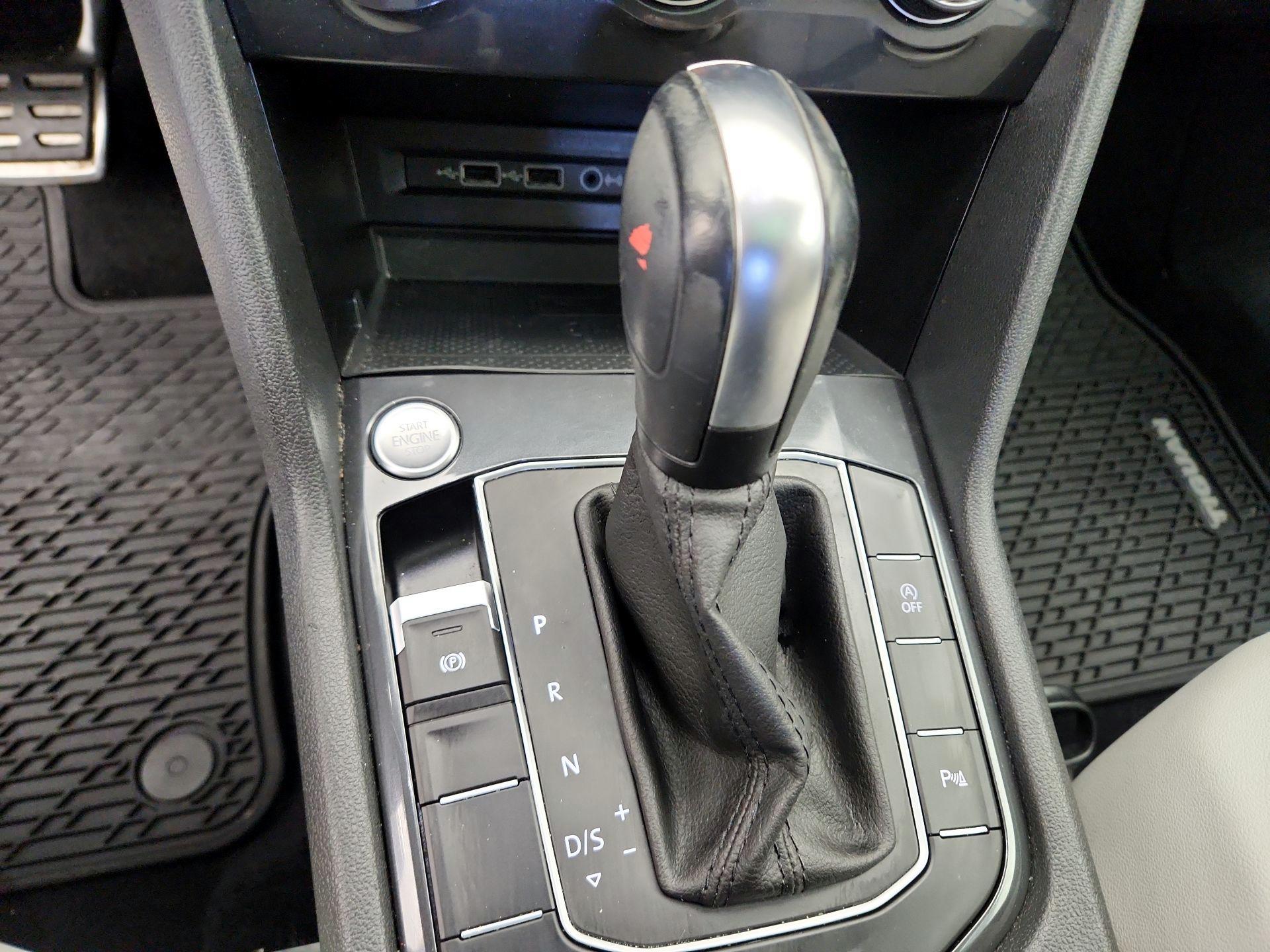 Thumbnail: 2020 Volkswagen Tiguan - 17