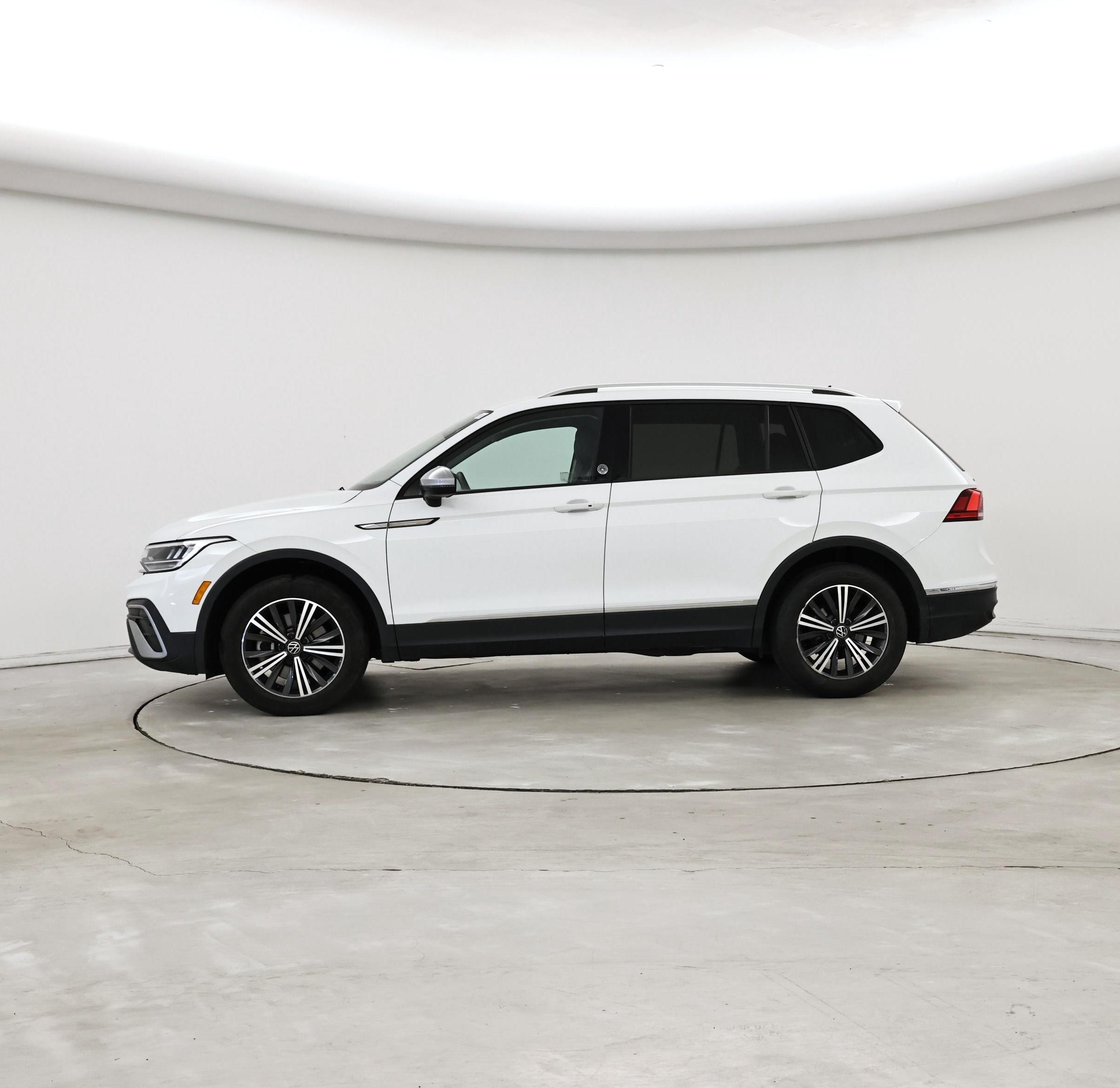 Thumbnail: 2024 Volkswagen Tiguan - 3