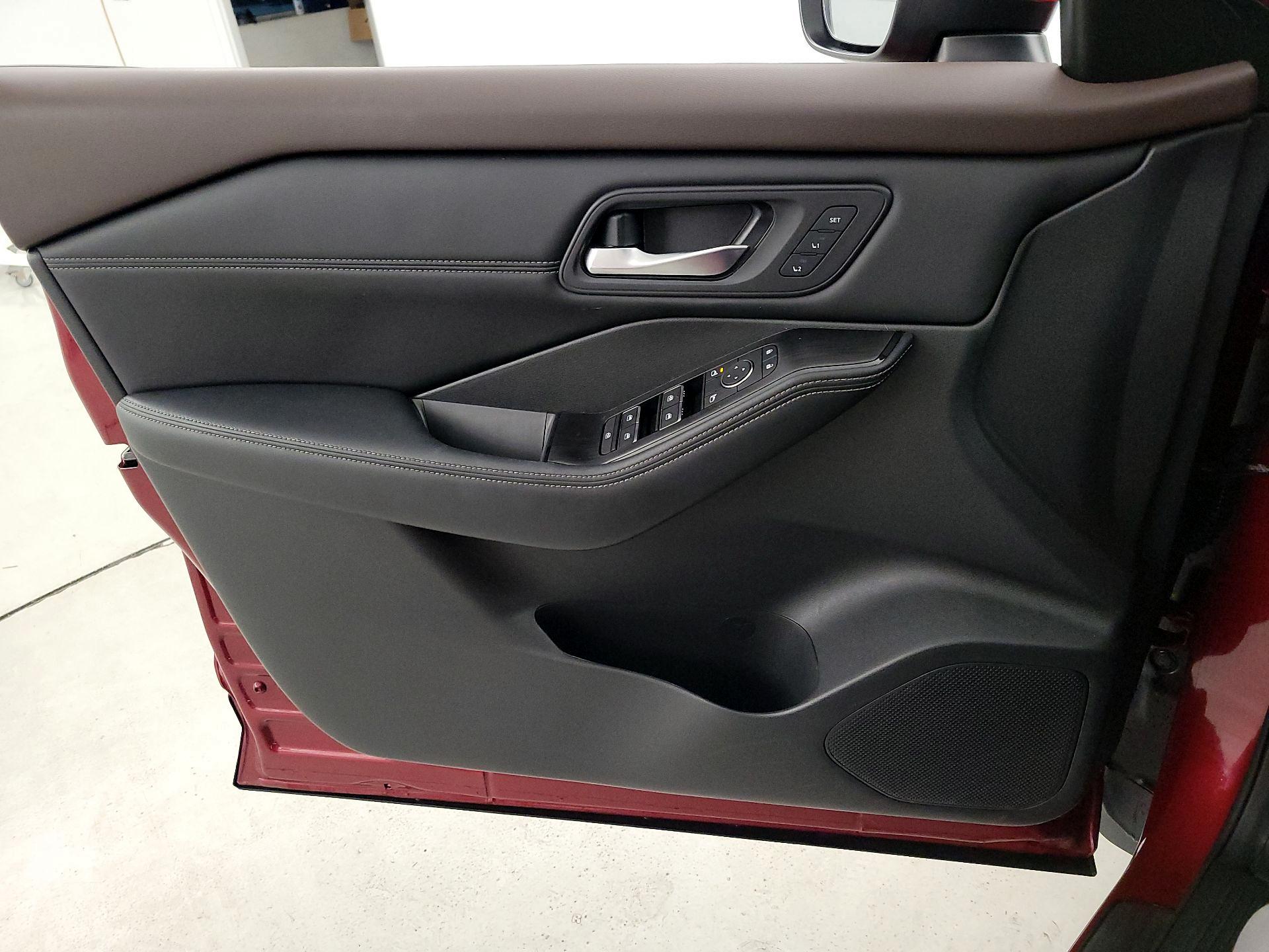 Thumbnail: 2022 Nissan Rogue - 12