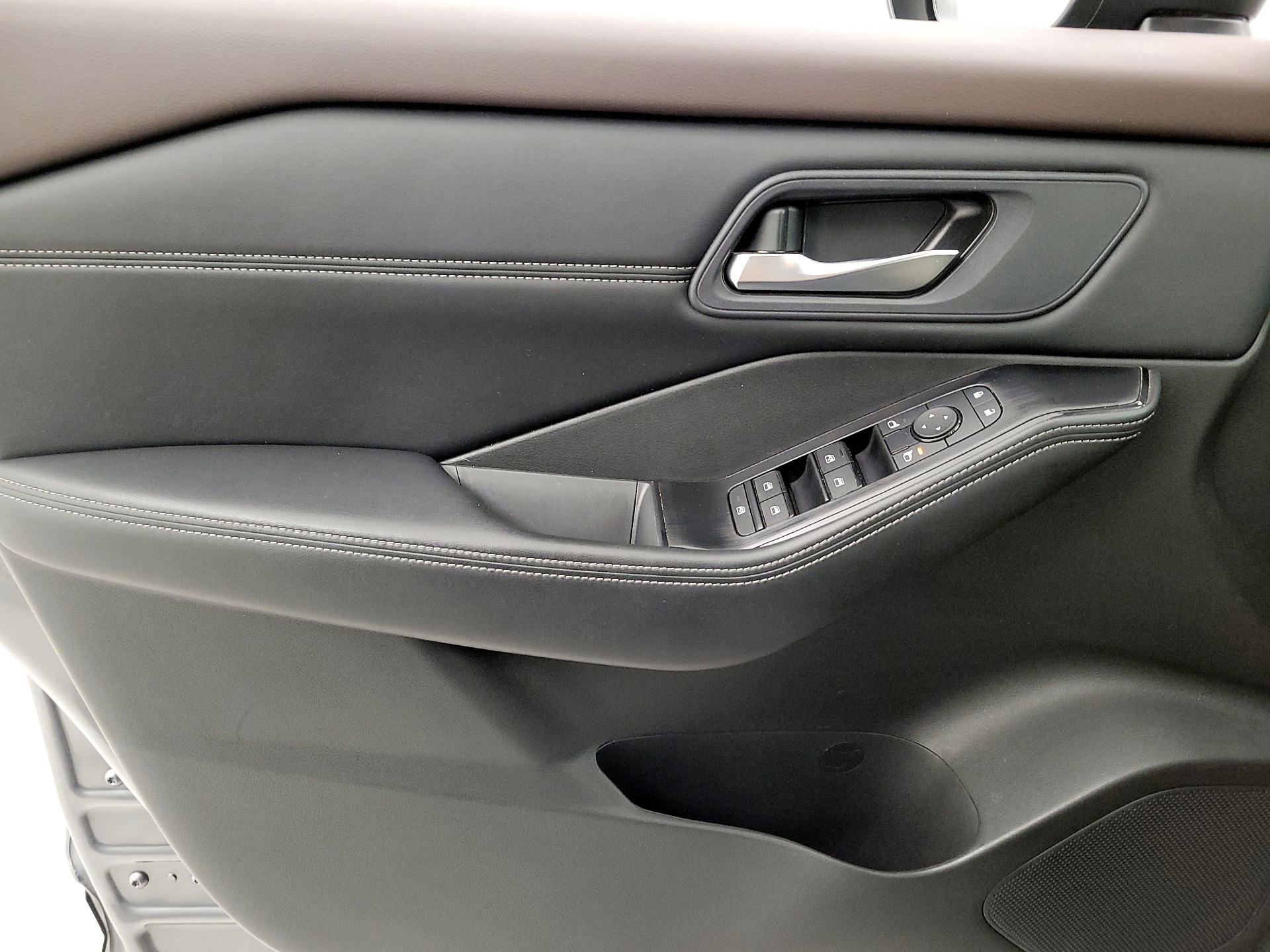 Thumbnail: 2023 Nissan Rogue - 12