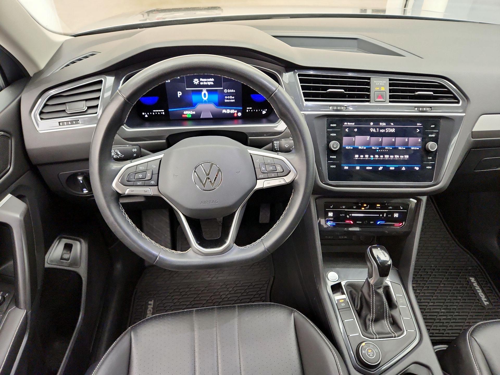 Thumbnail: 2022 Volkswagen Tiguan - 10