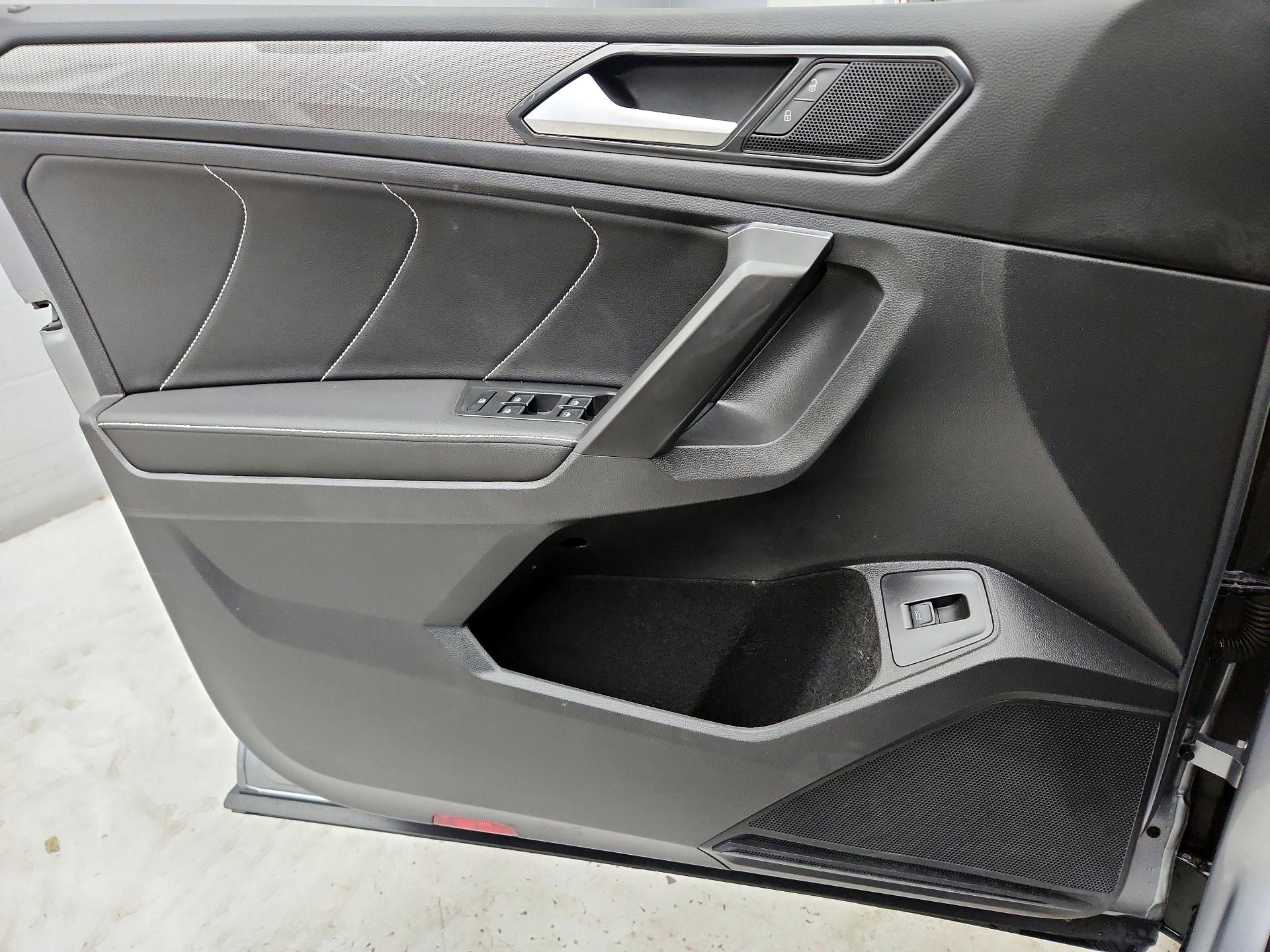 Thumbnail: 2022 Volkswagen Tiguan - 12