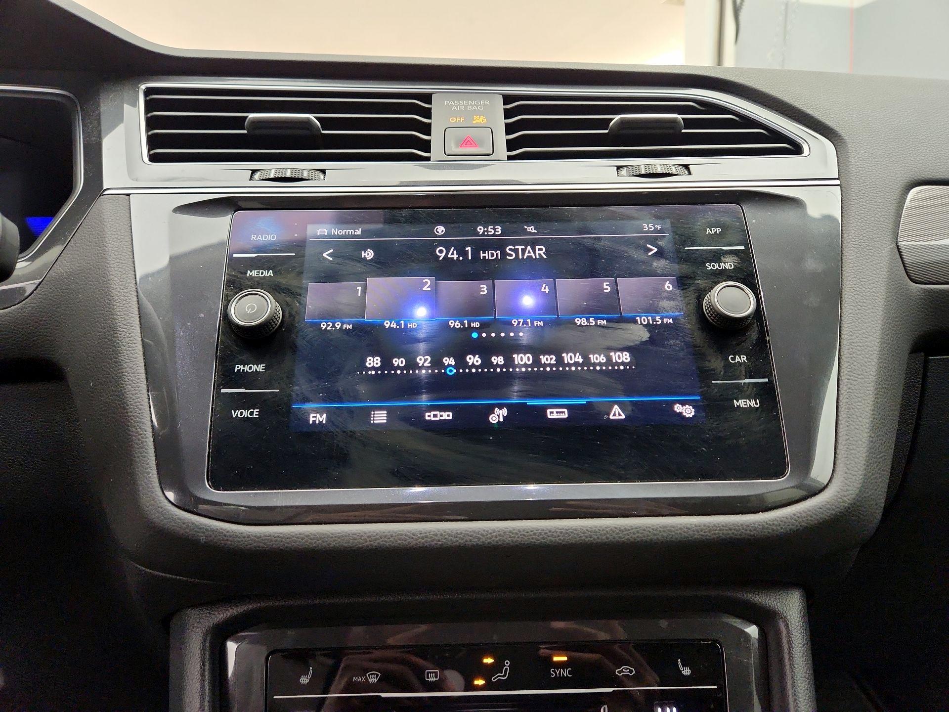 Thumbnail: 2022 Volkswagen Tiguan - 15