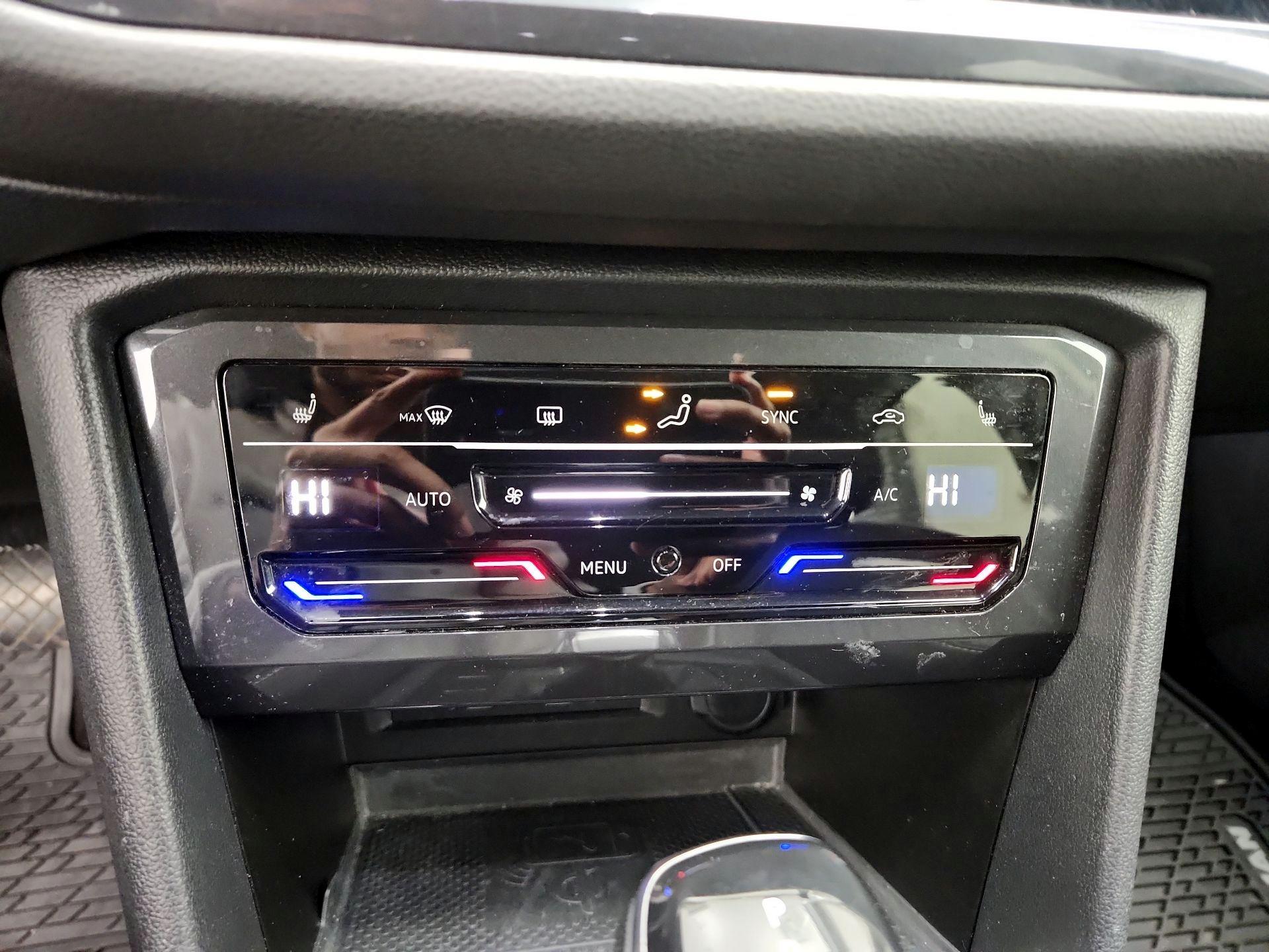 Thumbnail: 2022 Volkswagen Tiguan - 16