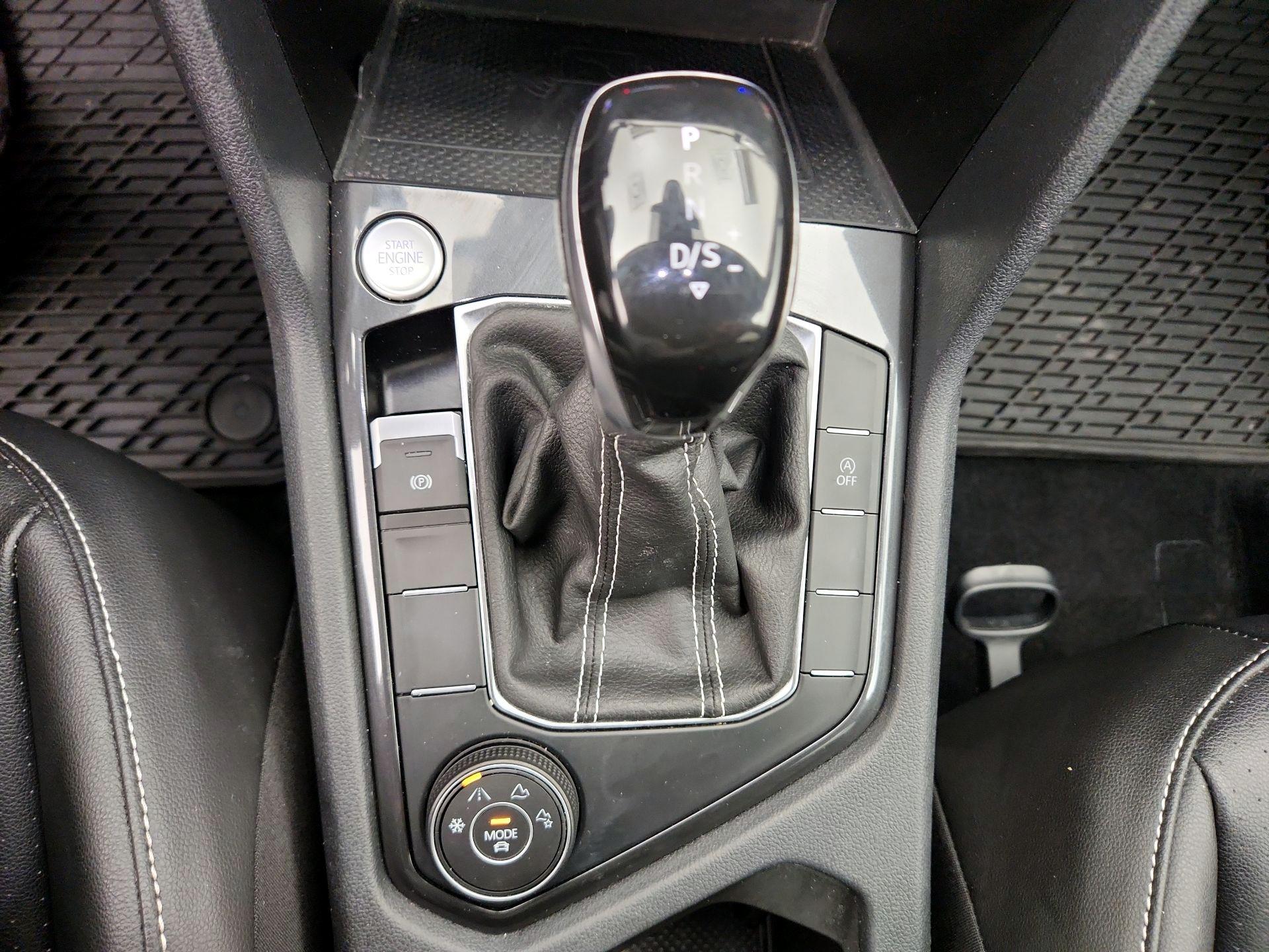 Thumbnail: 2022 Volkswagen Tiguan - 17