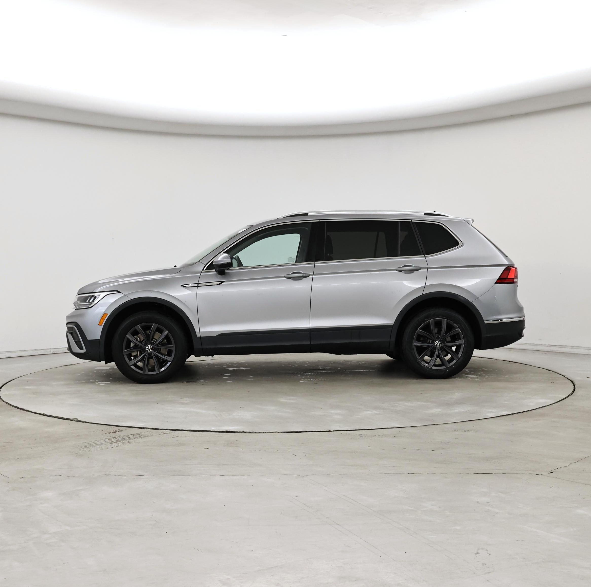 Thumbnail: 2022 Volkswagen Tiguan - 3