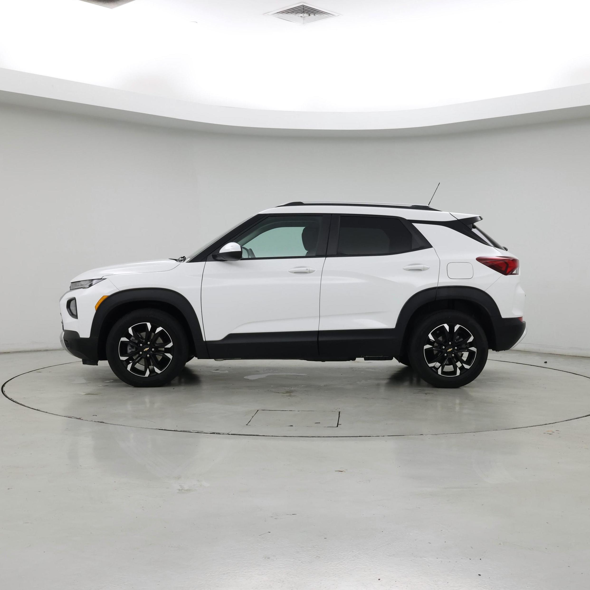 Thumbnail: 2023 Chevrolet TrailBlazer - 3