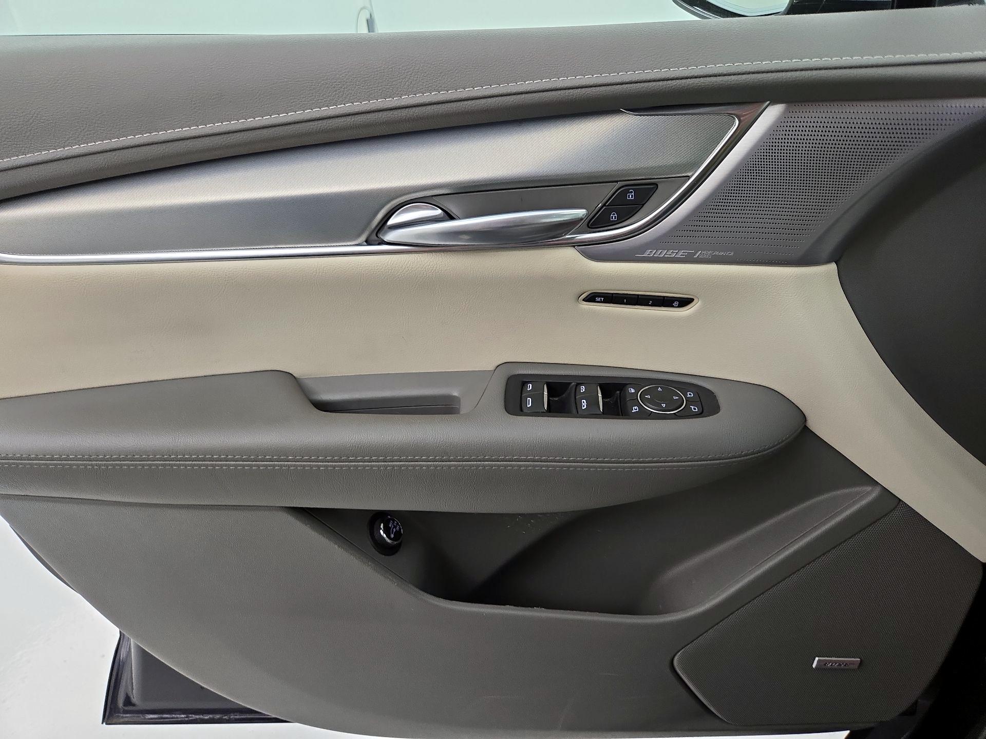 Thumbnail: 2022 Cadillac XT5 - 12