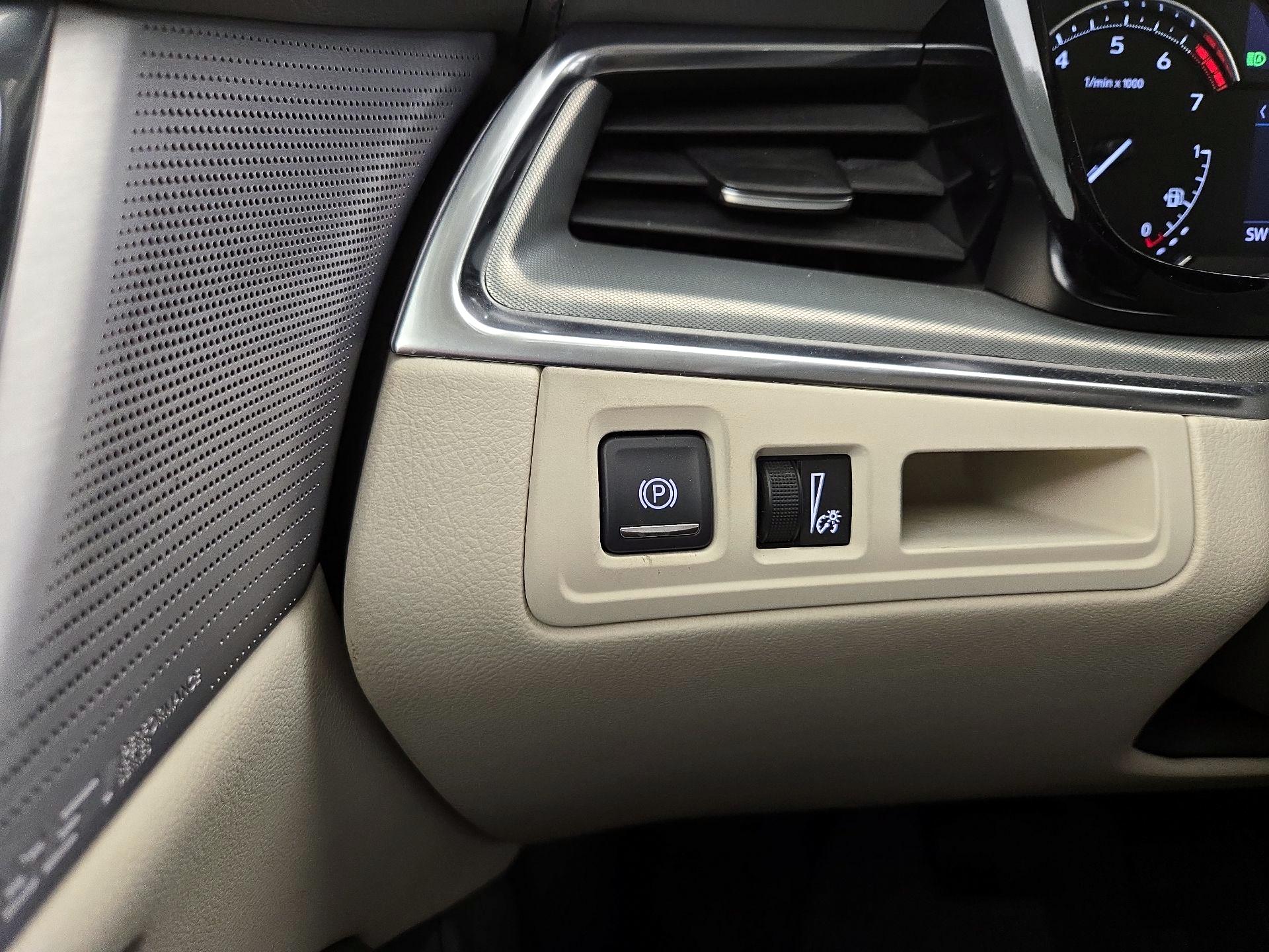 Thumbnail: 2022 Cadillac XT5 - 13