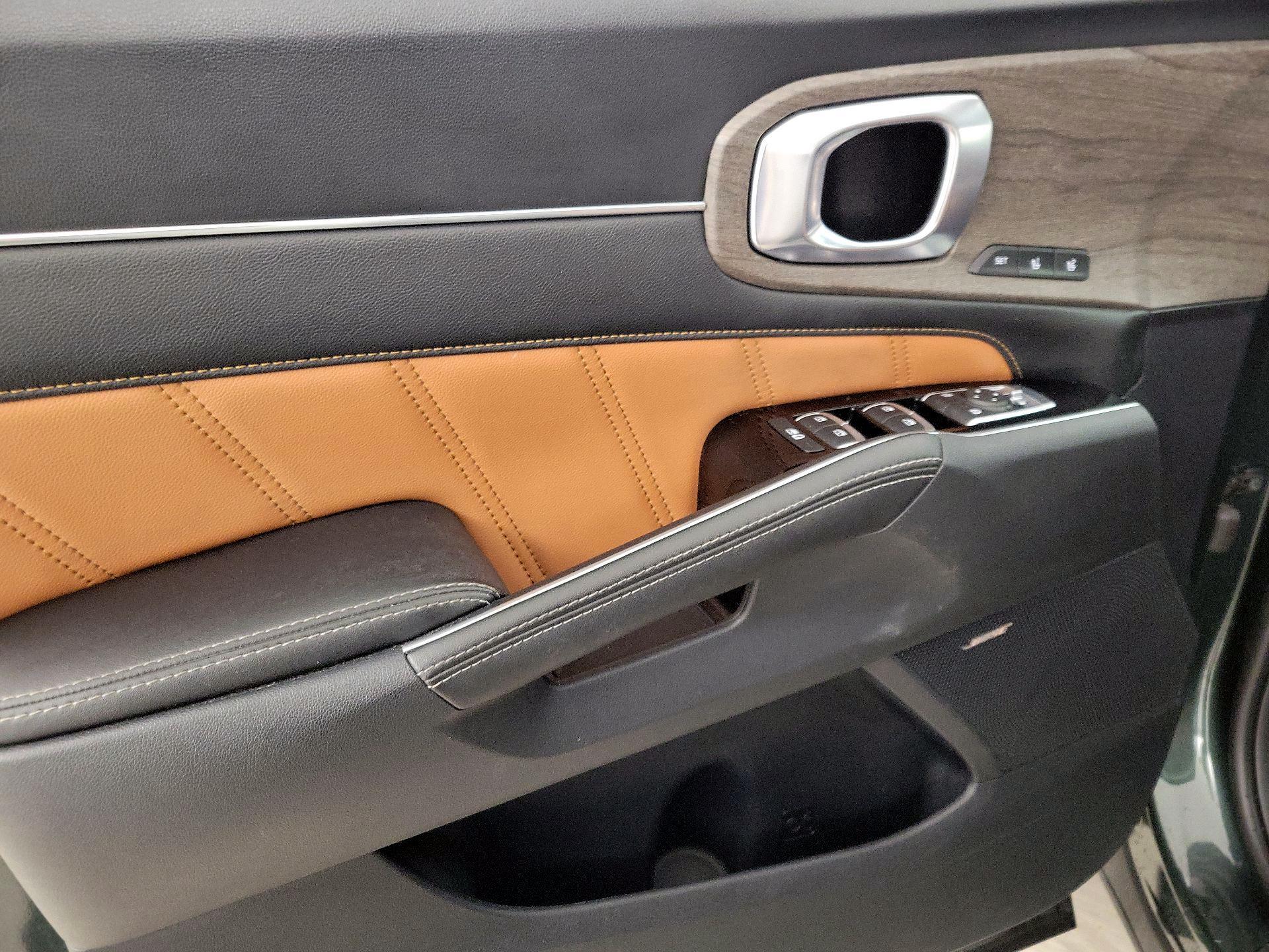 Thumbnail: 2023 Kia Sorento - 12