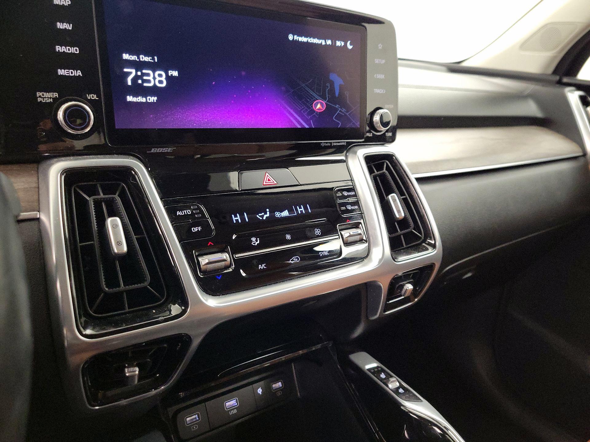 Thumbnail: 2023 Kia Sorento - 17