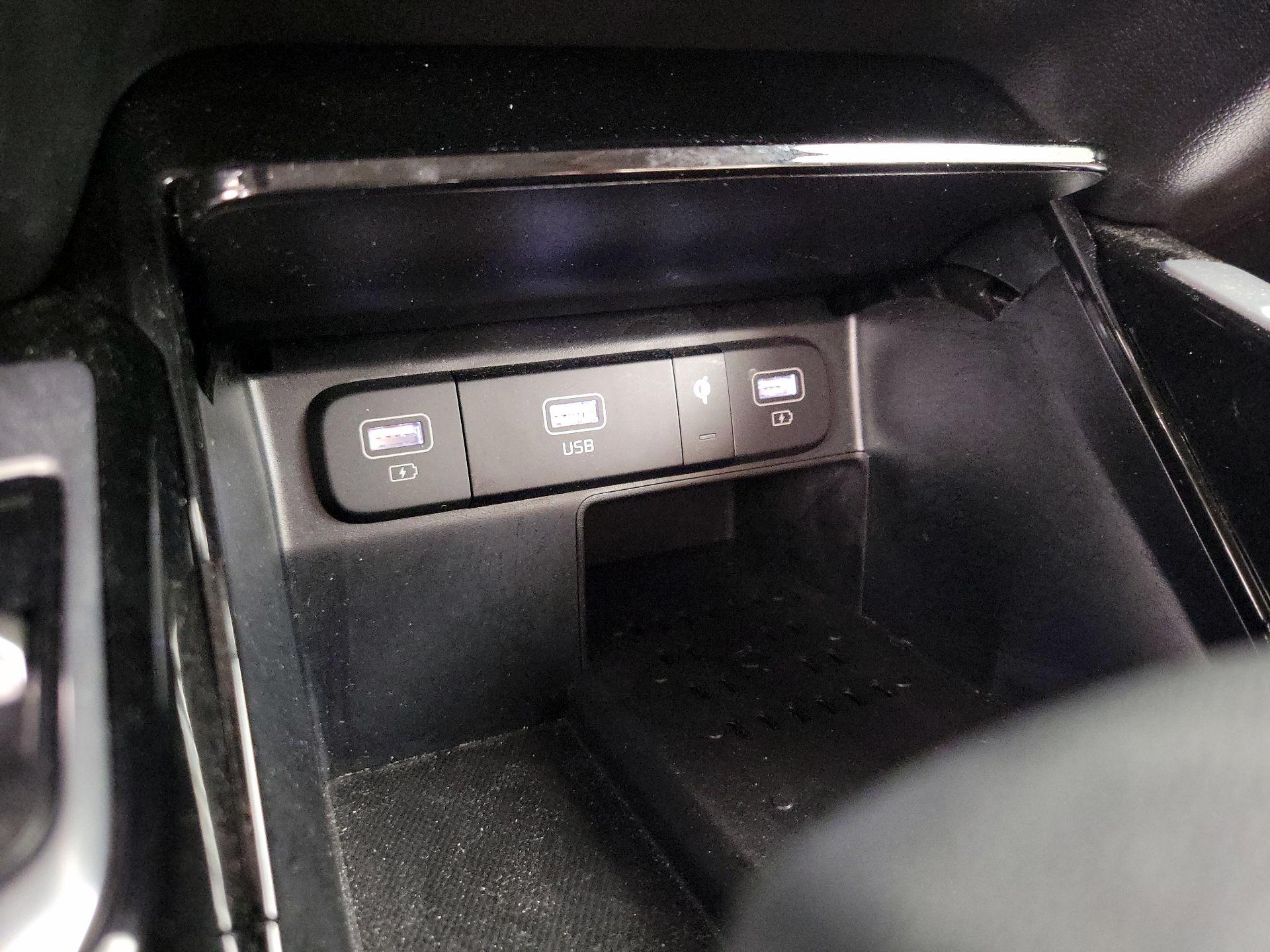 Thumbnail: 2023 Kia Sorento - 19