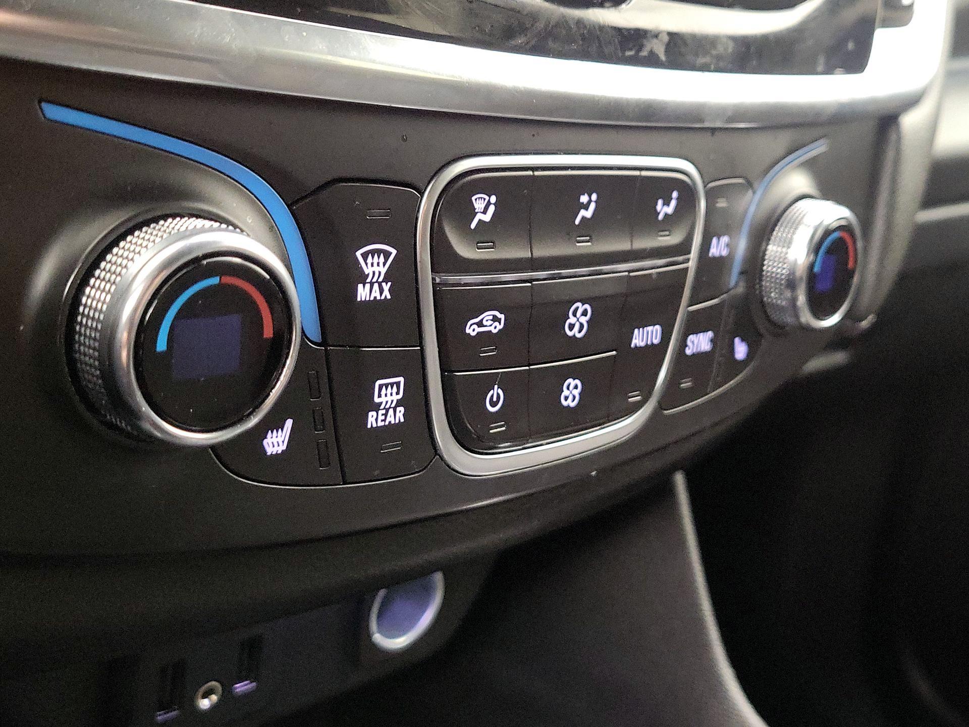 Thumbnail: 2023 Chevrolet Traverse - 16