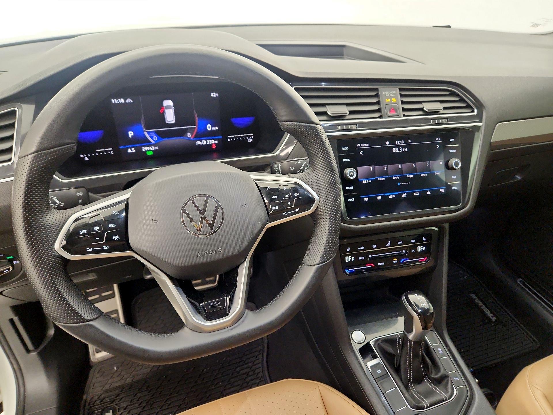 Thumbnail: 2022 Volkswagen Tiguan - 9