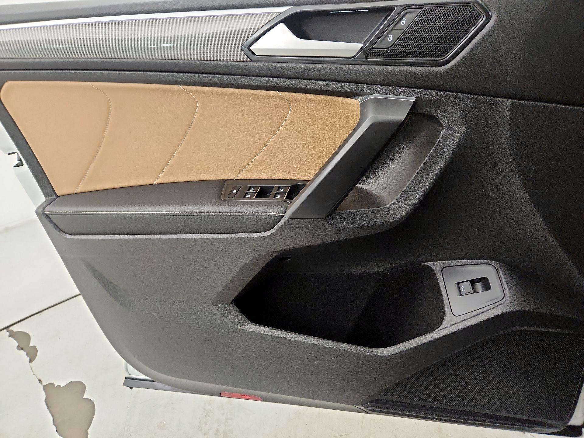 Thumbnail: 2022 Volkswagen Tiguan - 12