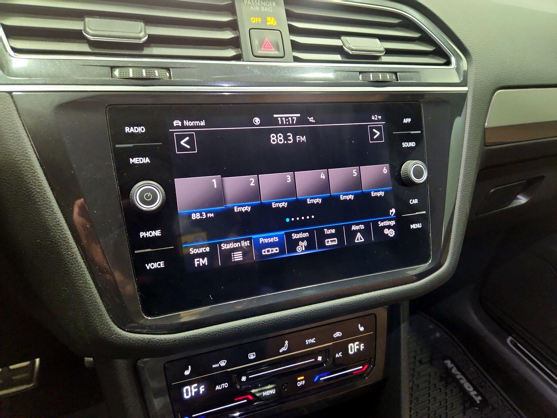 Thumbnail: 2022 Volkswagen Tiguan - 15