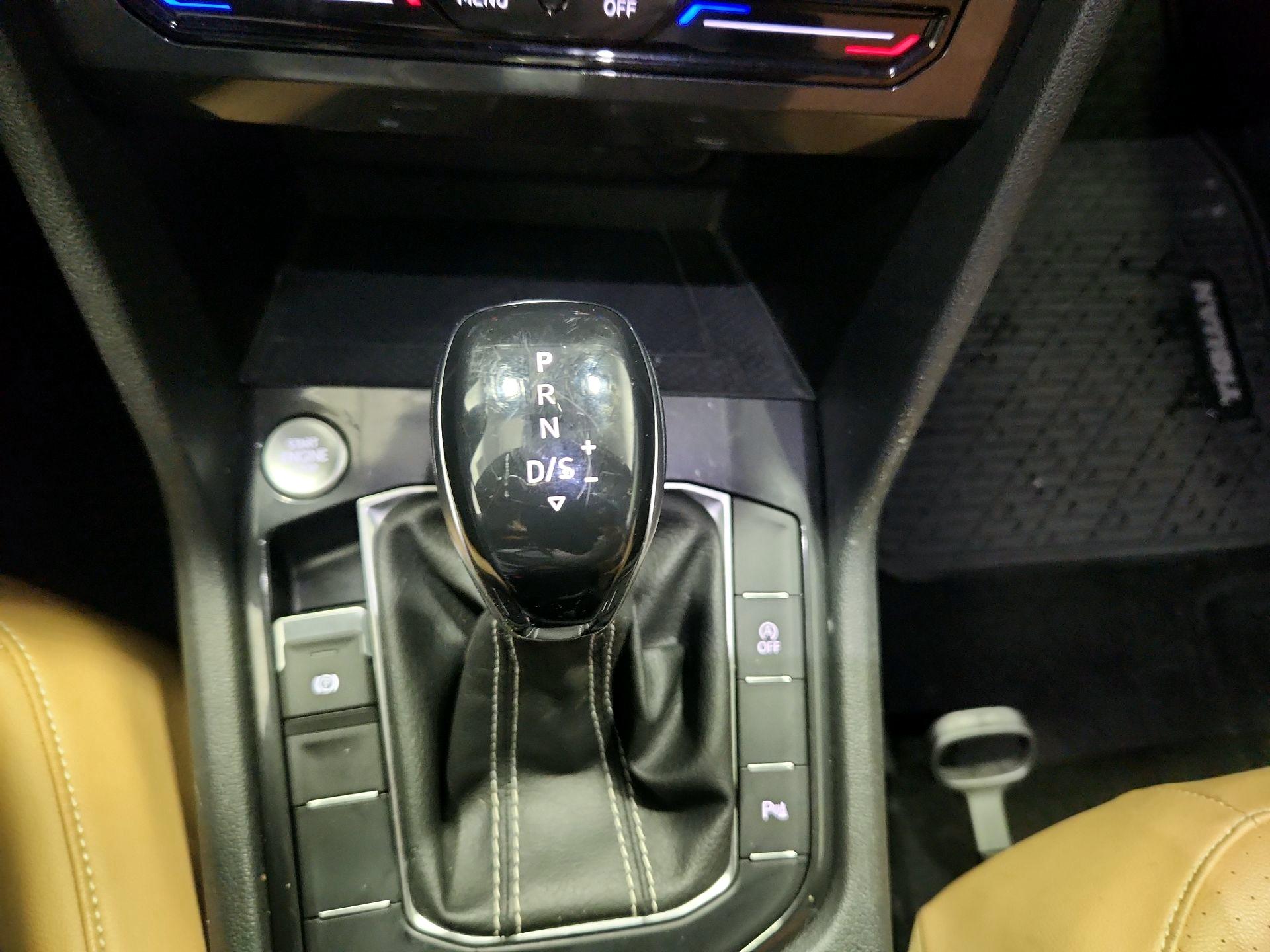 Thumbnail: 2022 Volkswagen Tiguan - 17