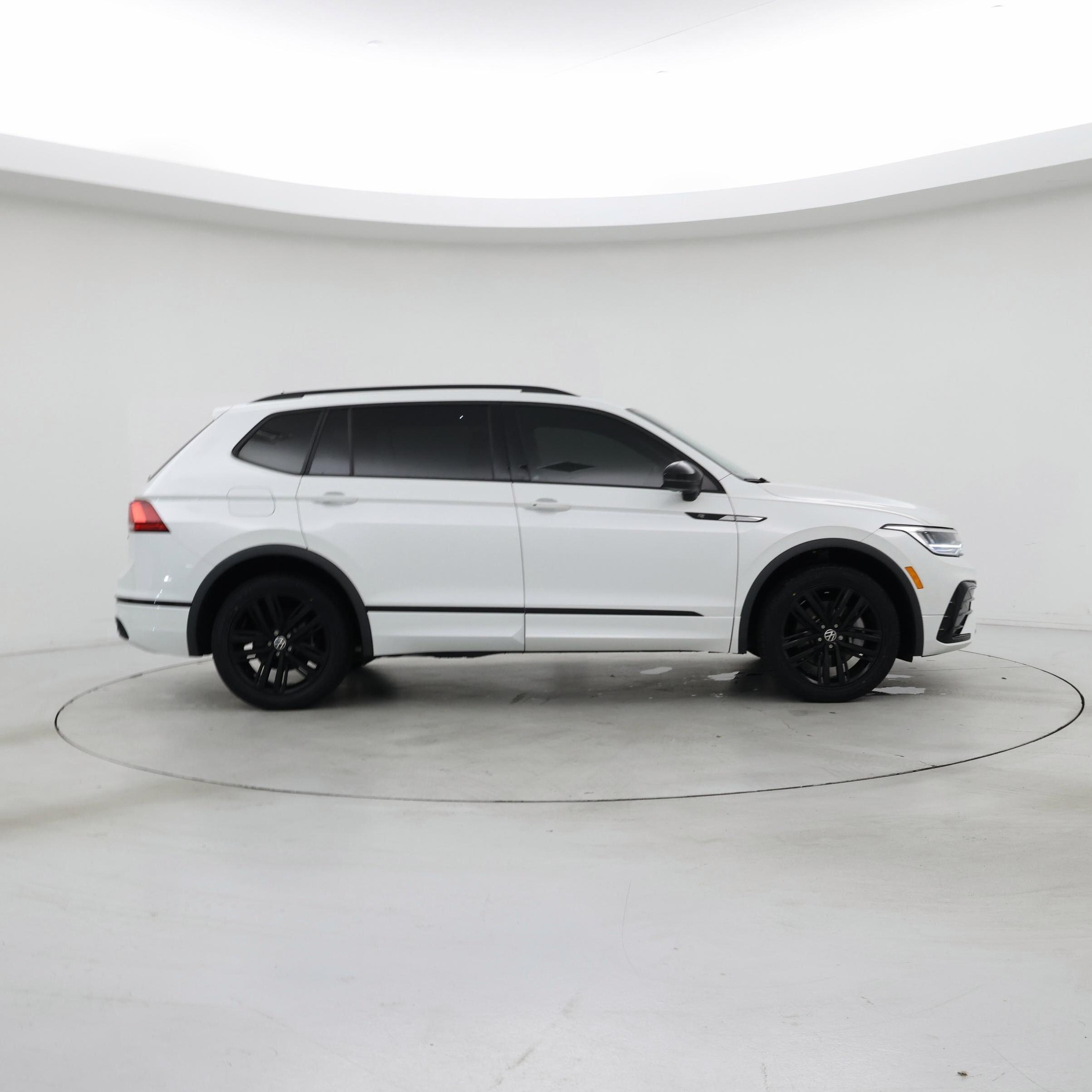 Thumbnail: 2022 Volkswagen Tiguan - 7