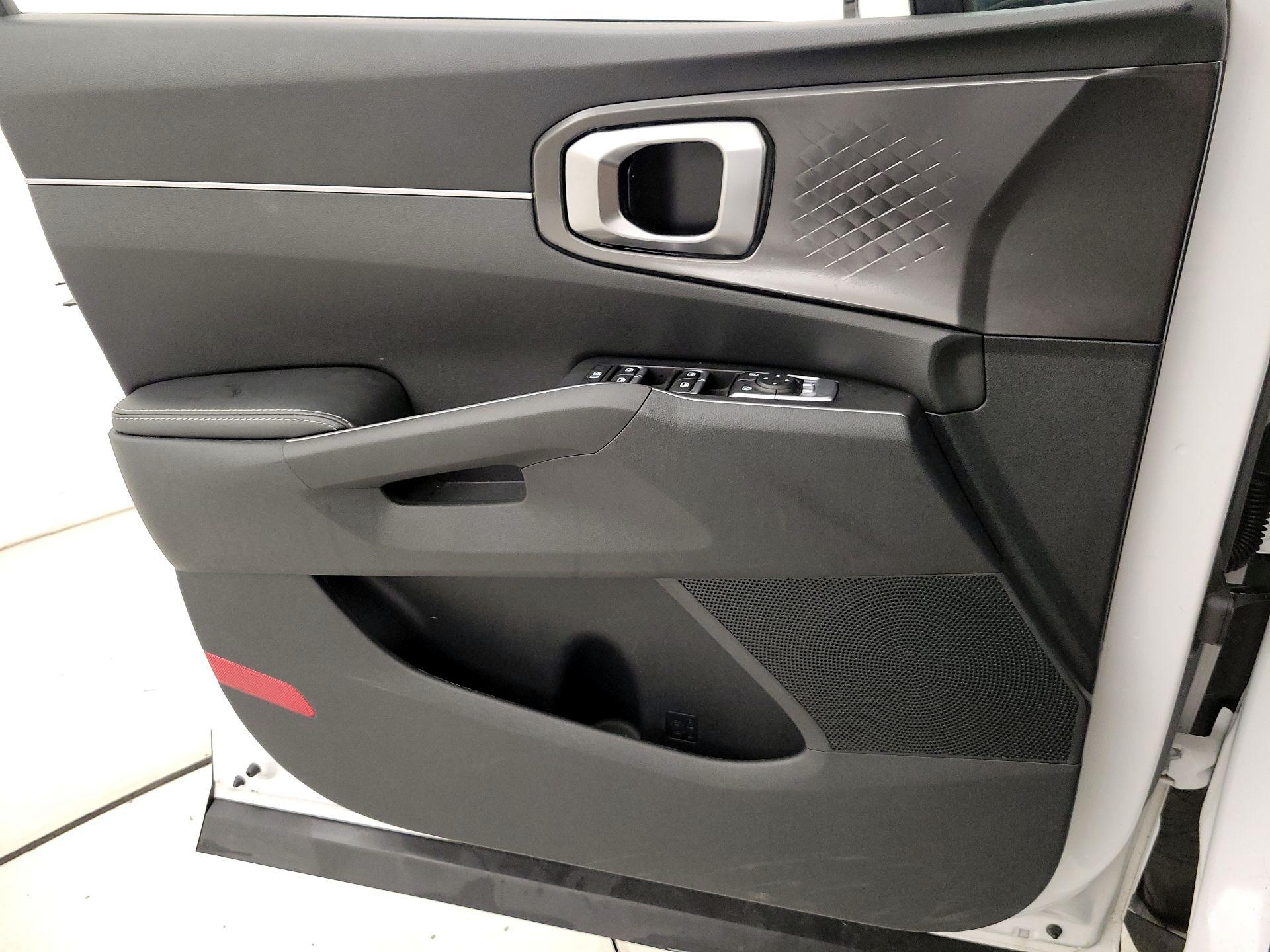 Thumbnail: 2023 Kia Sorento - 12