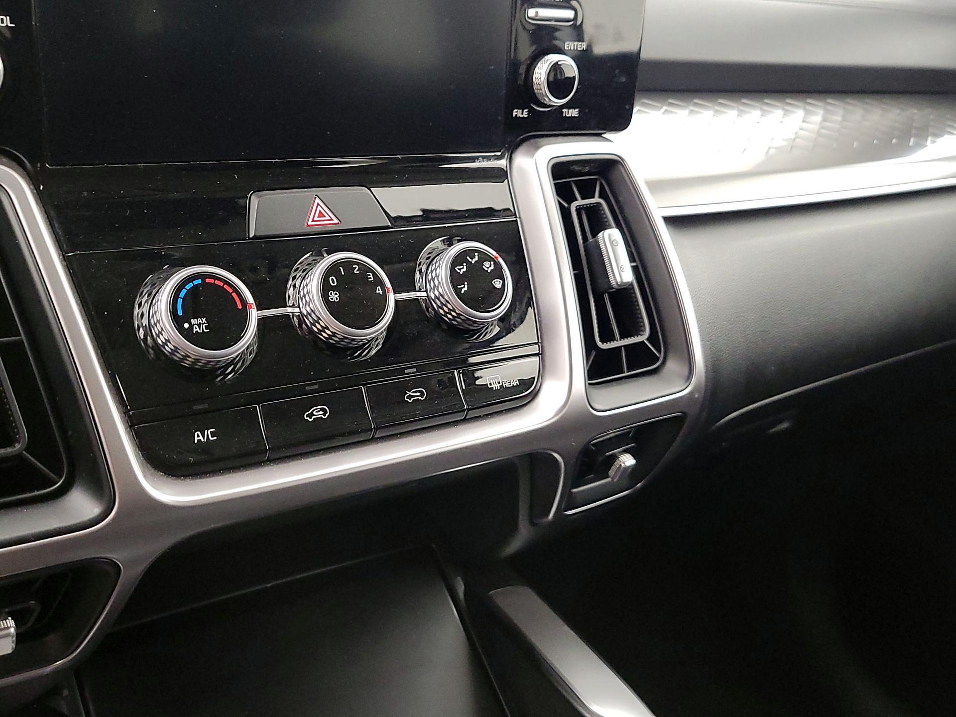 Thumbnail: 2023 Kia Sorento - 16