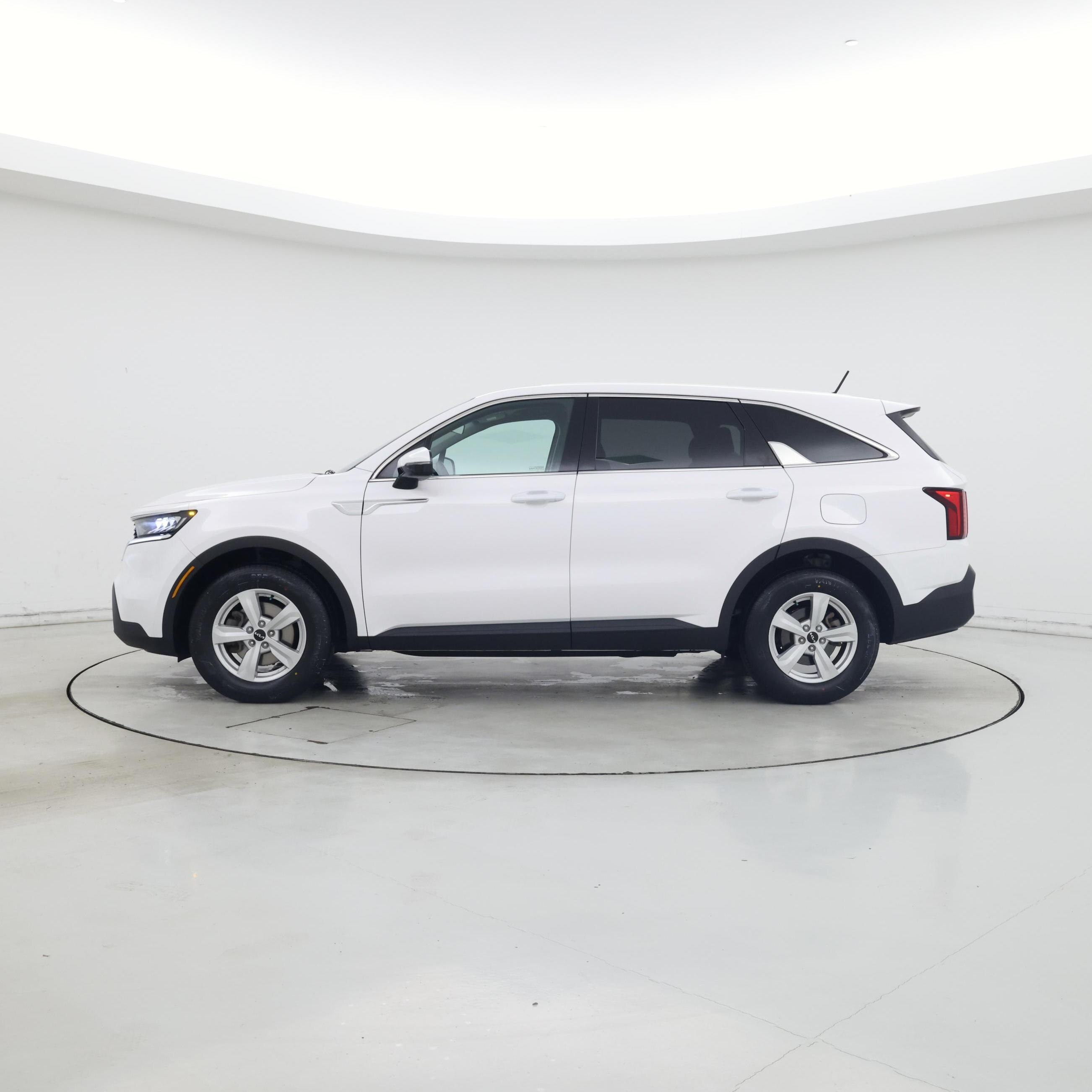 Thumbnail: 2023 Kia Sorento - 3