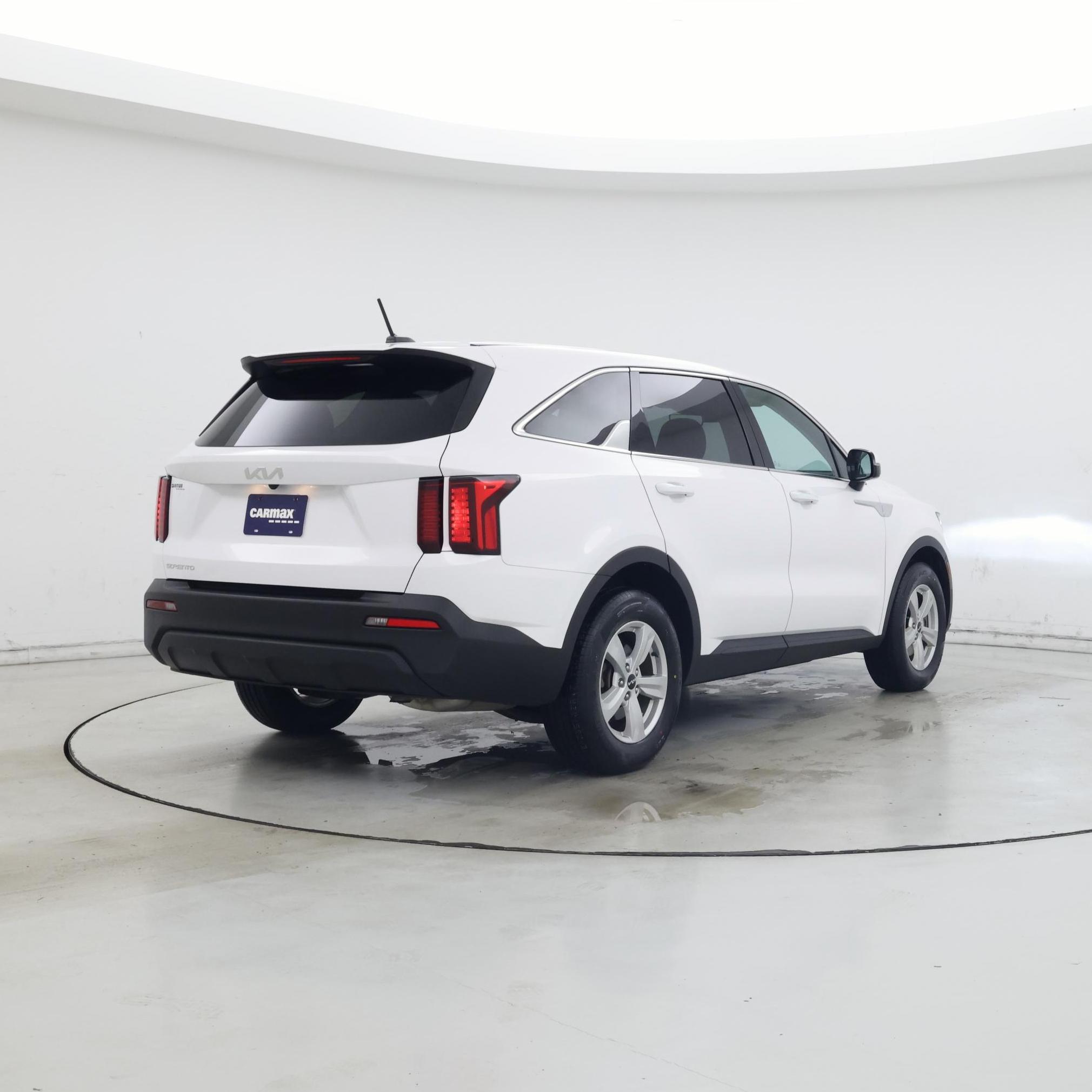 Thumbnail: 2023 Kia Sorento - 8