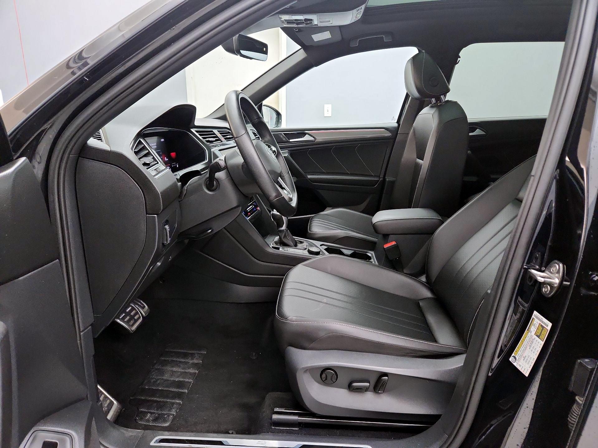 Thumbnail: 2022 Volkswagen Tiguan - 11