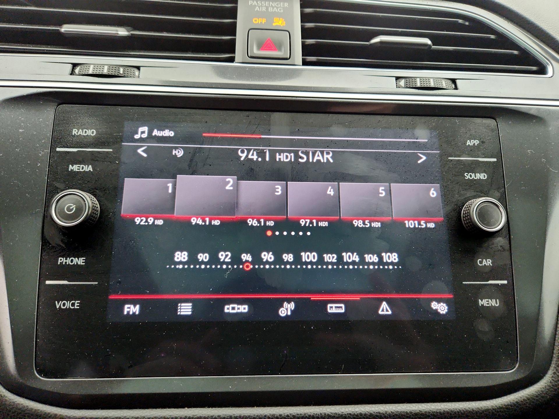 Thumbnail: 2022 Volkswagen Tiguan - 15