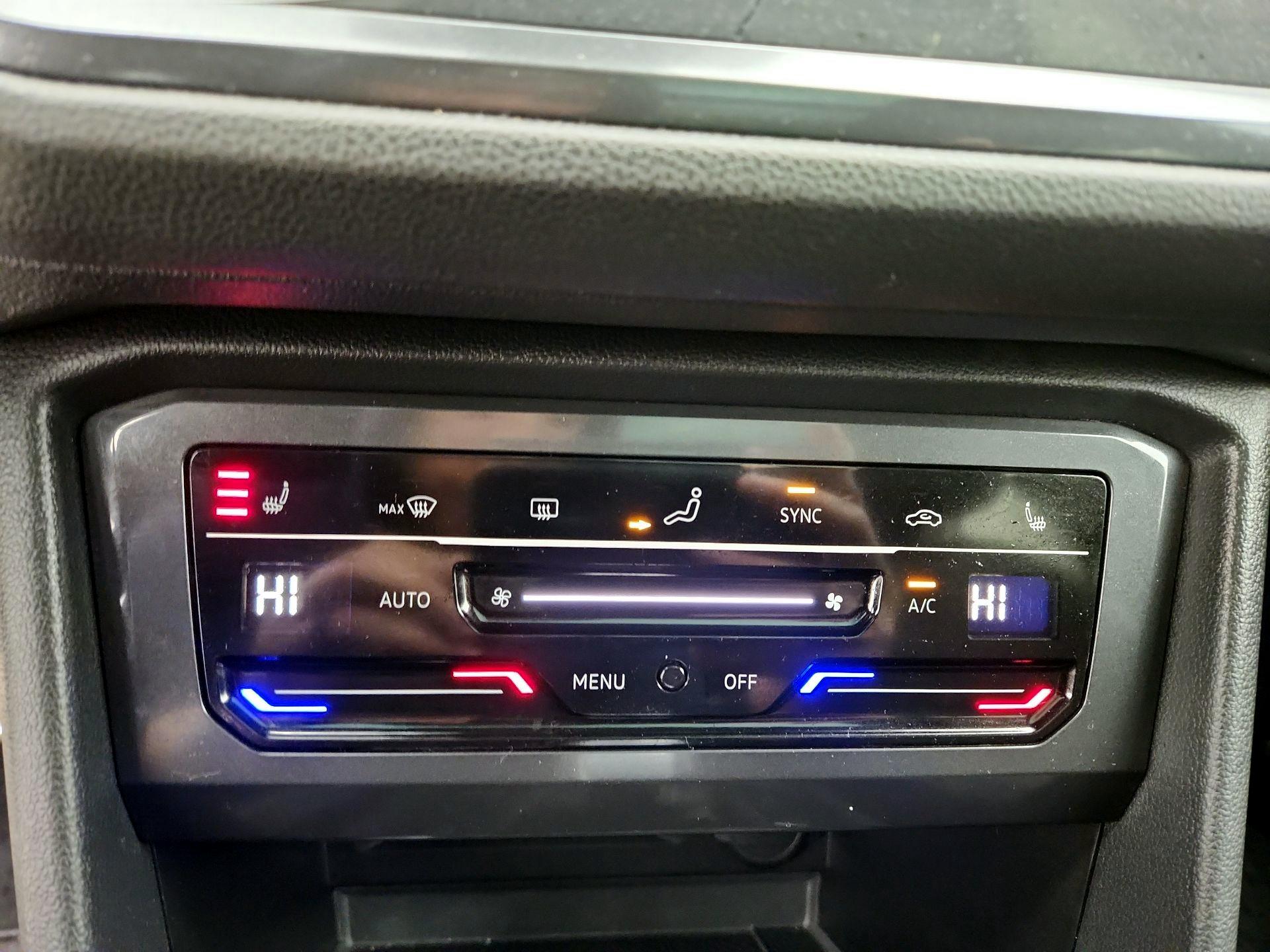 Thumbnail: 2022 Volkswagen Tiguan - 16