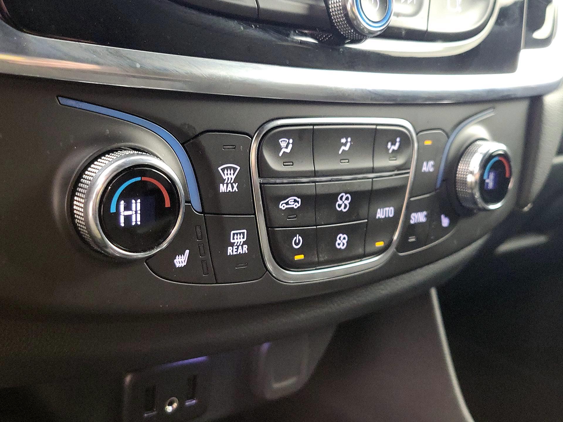 Thumbnail: 2023 Chevrolet Traverse - 16