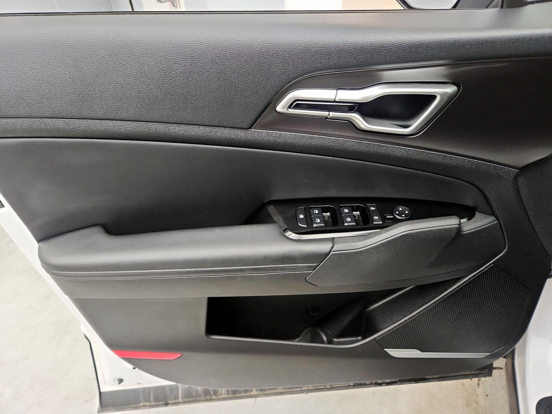 Thumbnail: 2023 Kia Sportage - 12